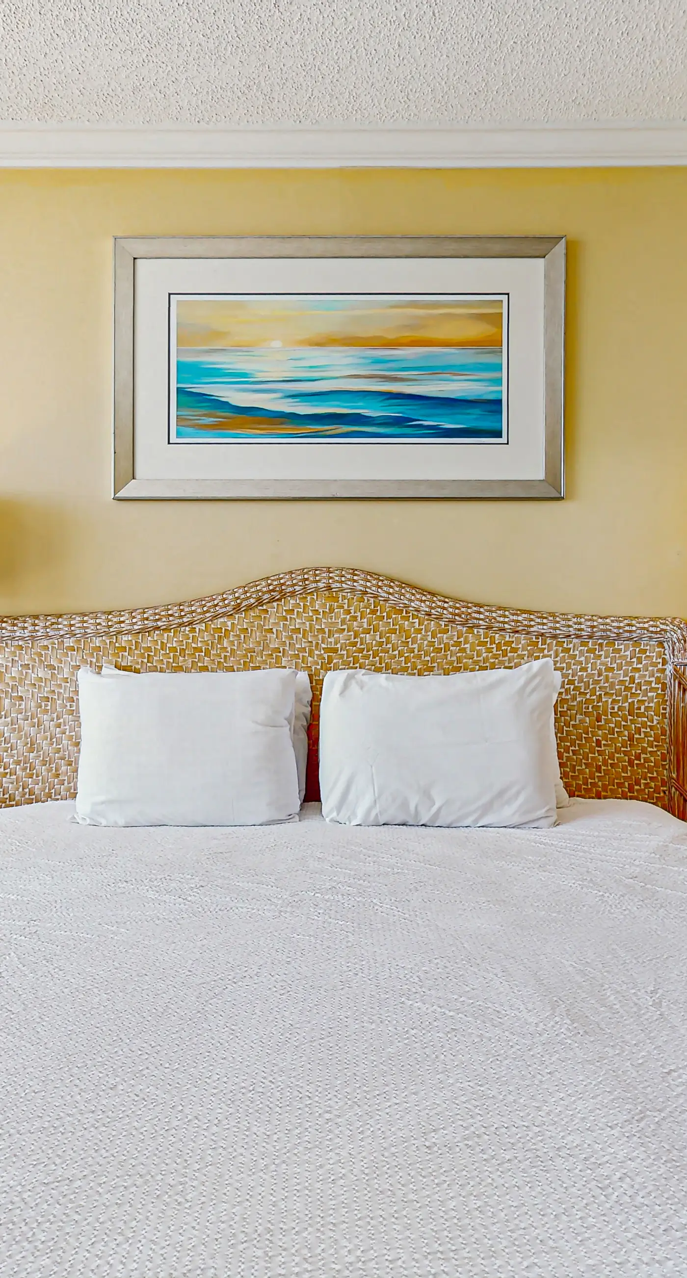 Beautiful resort studio with an amazing ocean view,  heated pool, hot tubs, & fitness center