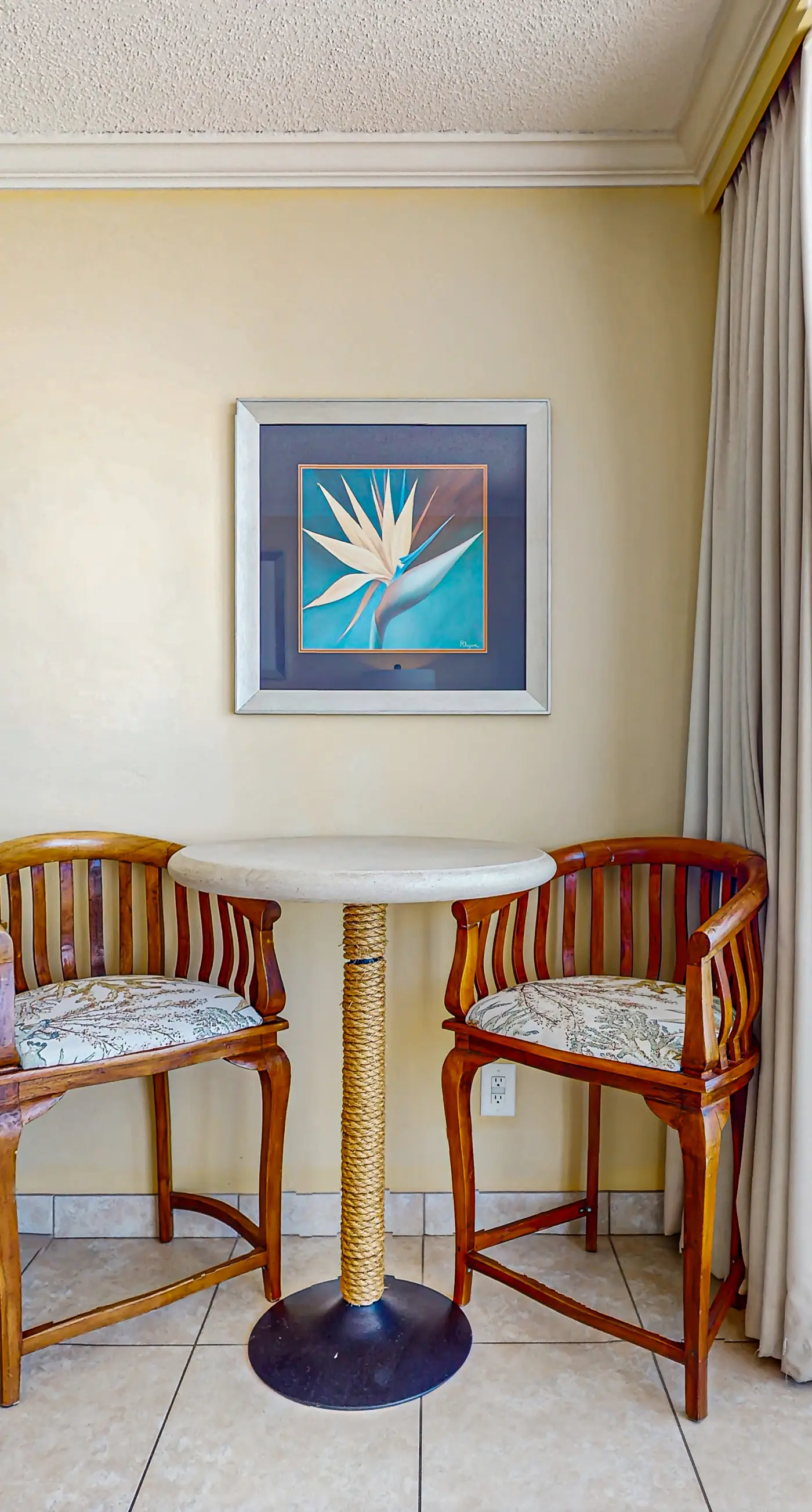 Beautiful resort studio with an amazing ocean view,  heated pool, hot tubs, & fitness center