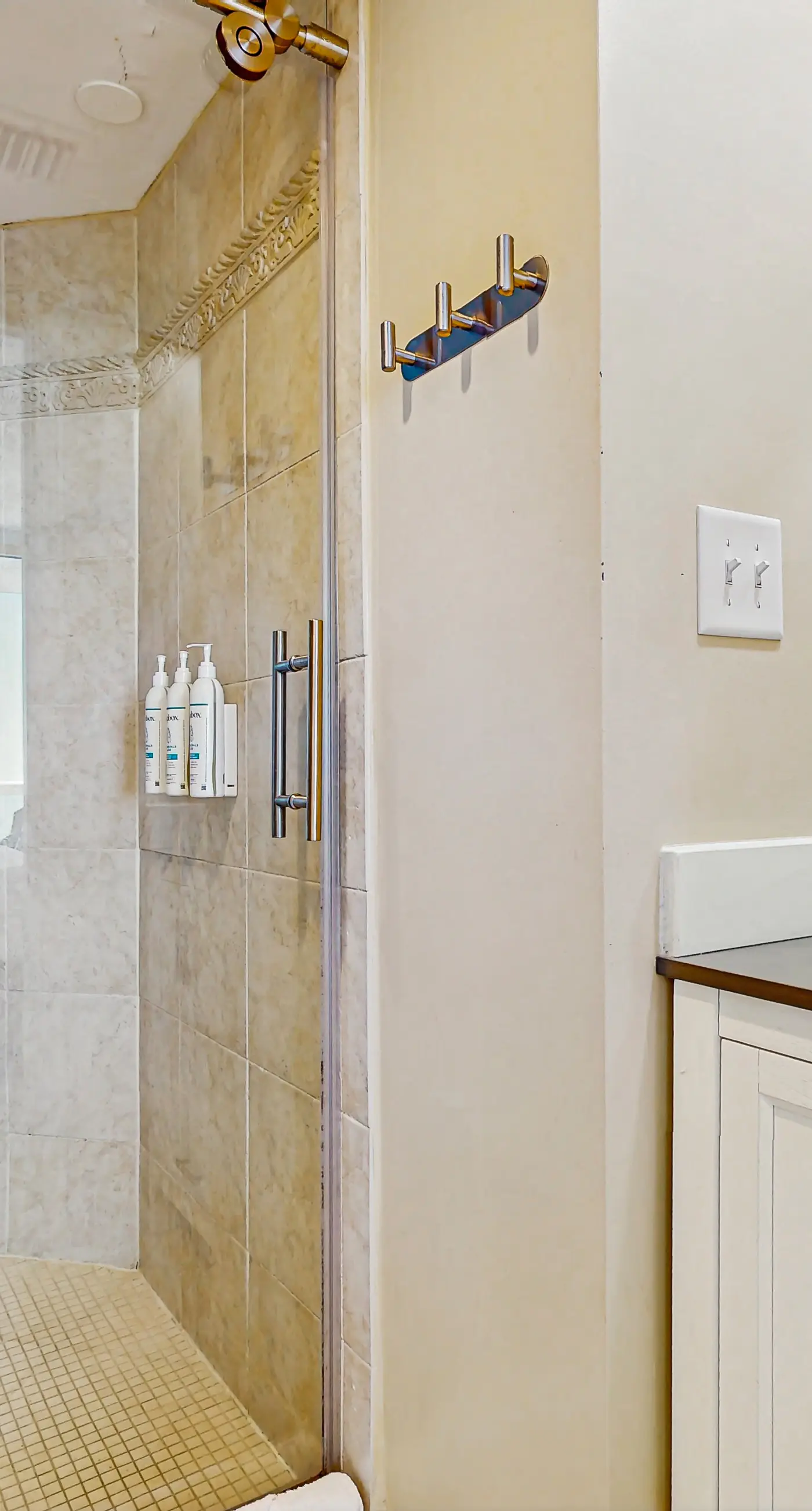 Beautiful resort studio with an amazing ocean view,  heated pool, hot tubs, & fitness center