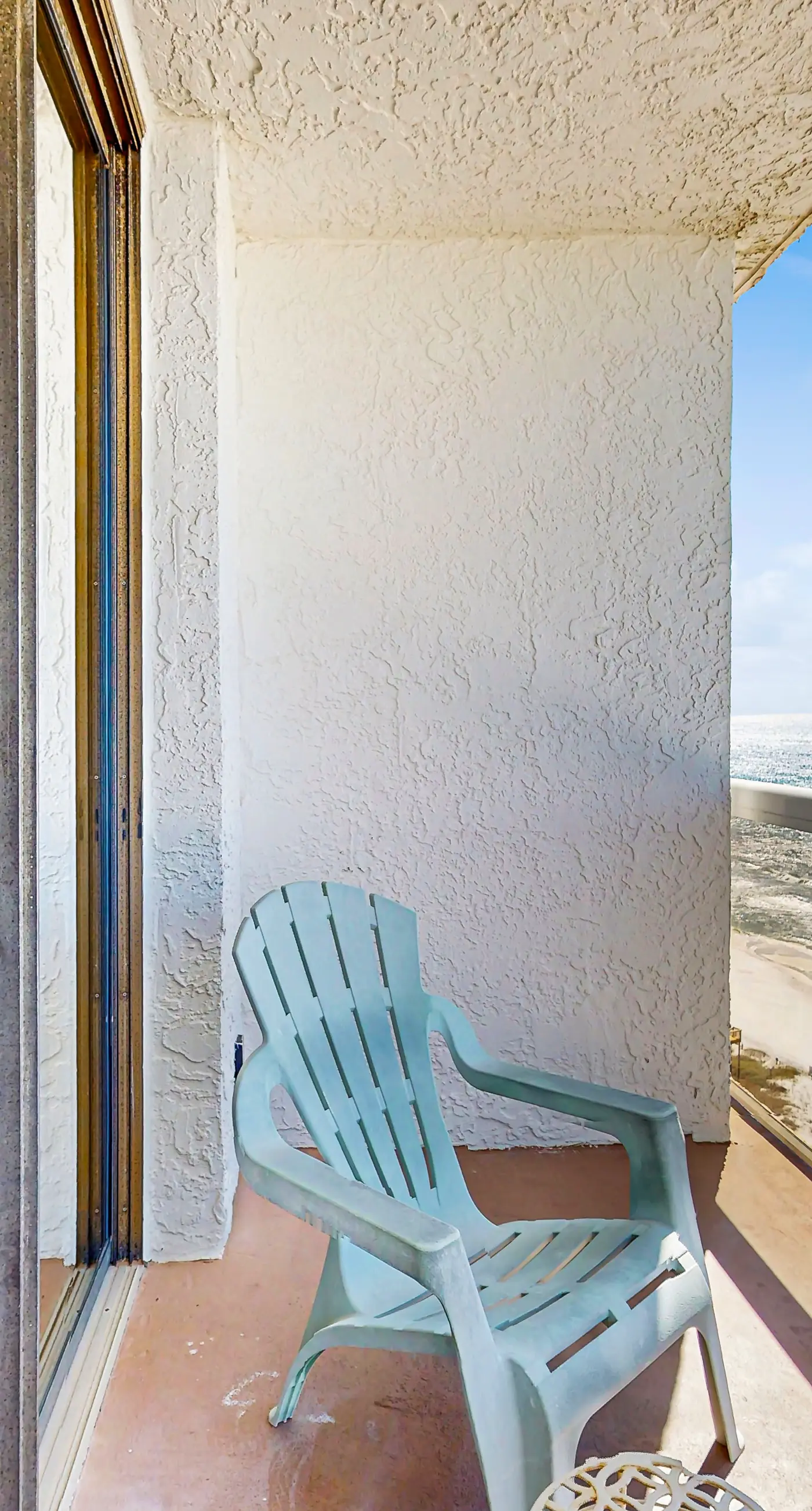 Beautiful resort studio with an amazing ocean view,  heated pool, hot tubs, & fitness center