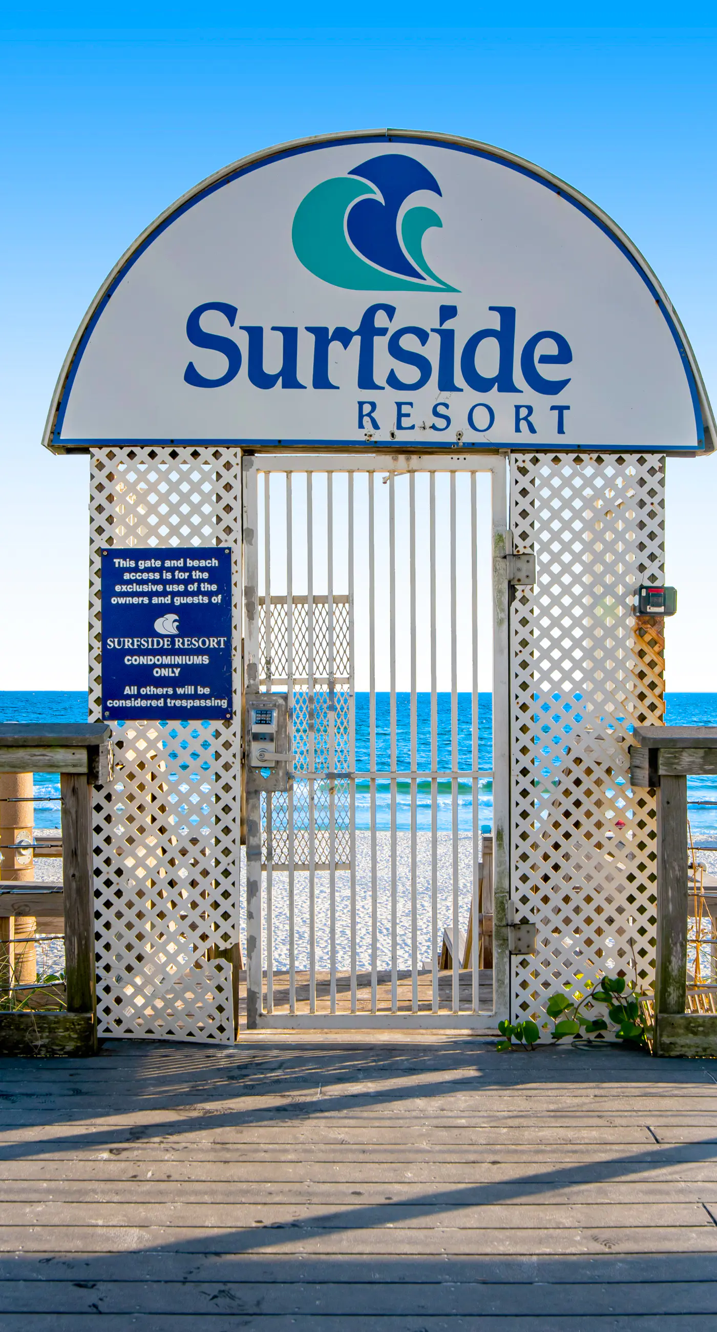 Beautiful resort studio with an amazing ocean view,  heated pool, hot tubs, & fitness center