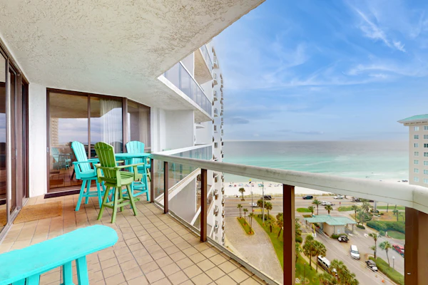 Cheerful 10th Floor Condo with Shared Pool & Hot Tub, WiFi, and Central AC