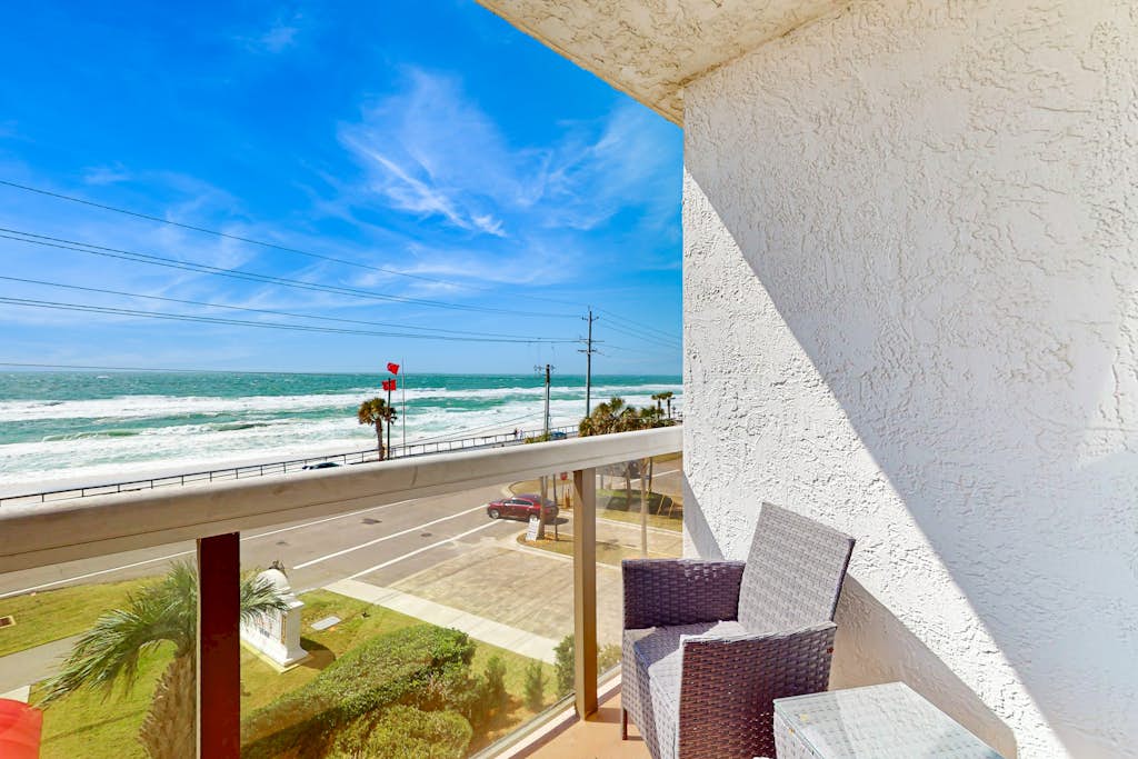 Beautiful Gulf-front retreat w/central AC, shared pool & hot tub, free WiFi,
