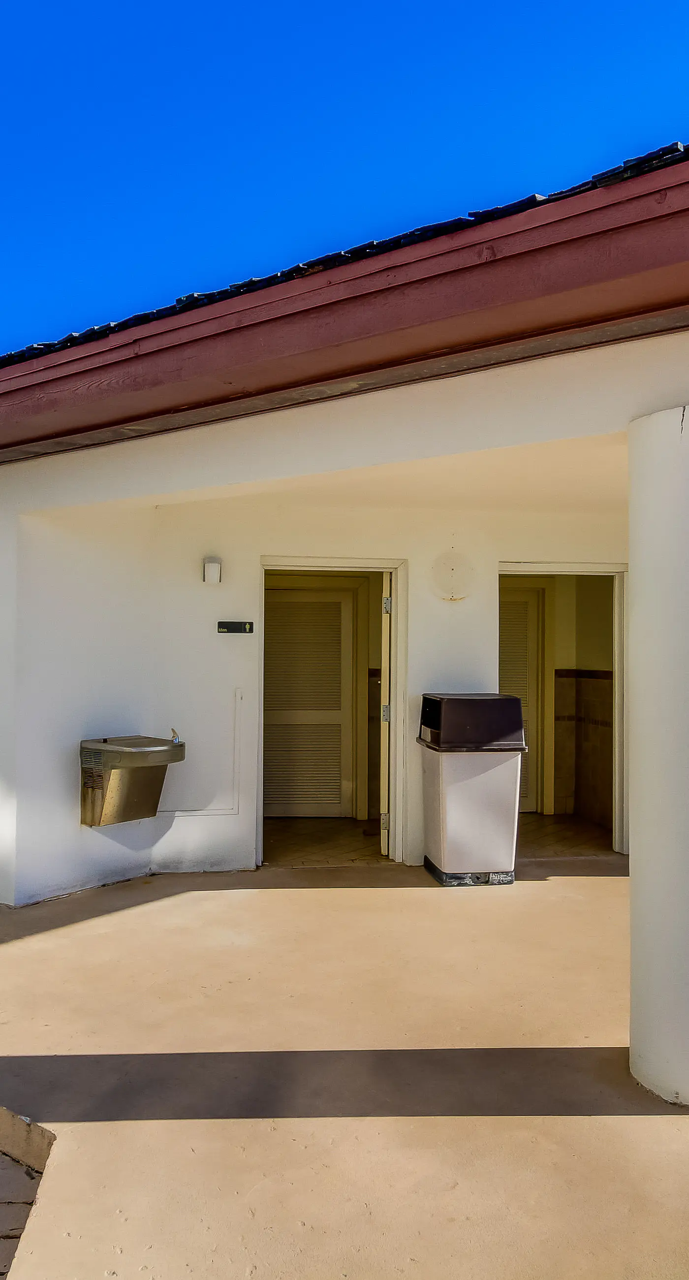 Beautiful Gulf-front retreat w/central AC, shared pool & hot tub, free WiFi,