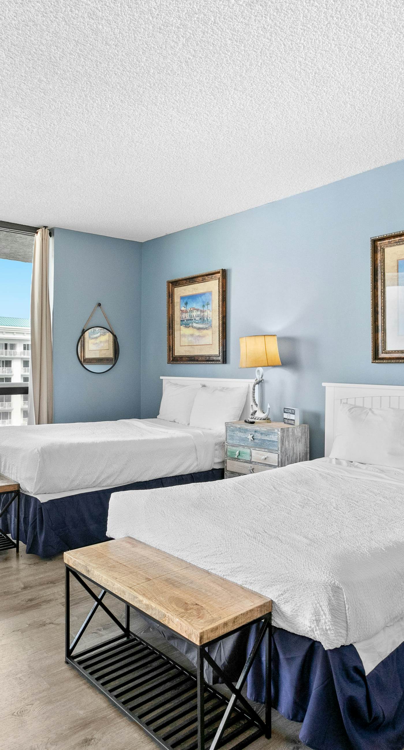 Gorgeous and well appointed efficiency with shared pool and beach access