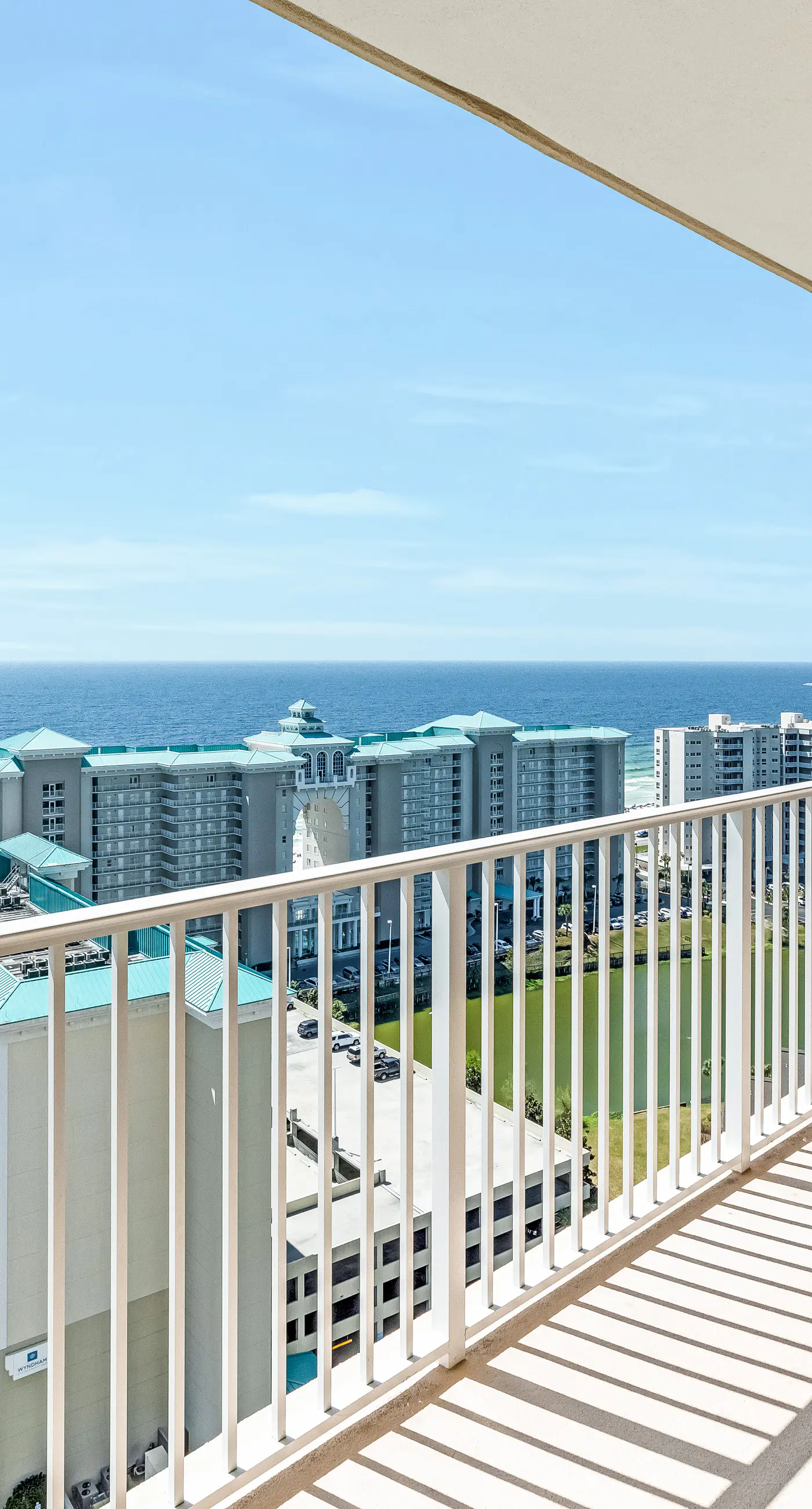 Family-friendly beach condo w/coastline views, balcony, shared pool, gym, tennis