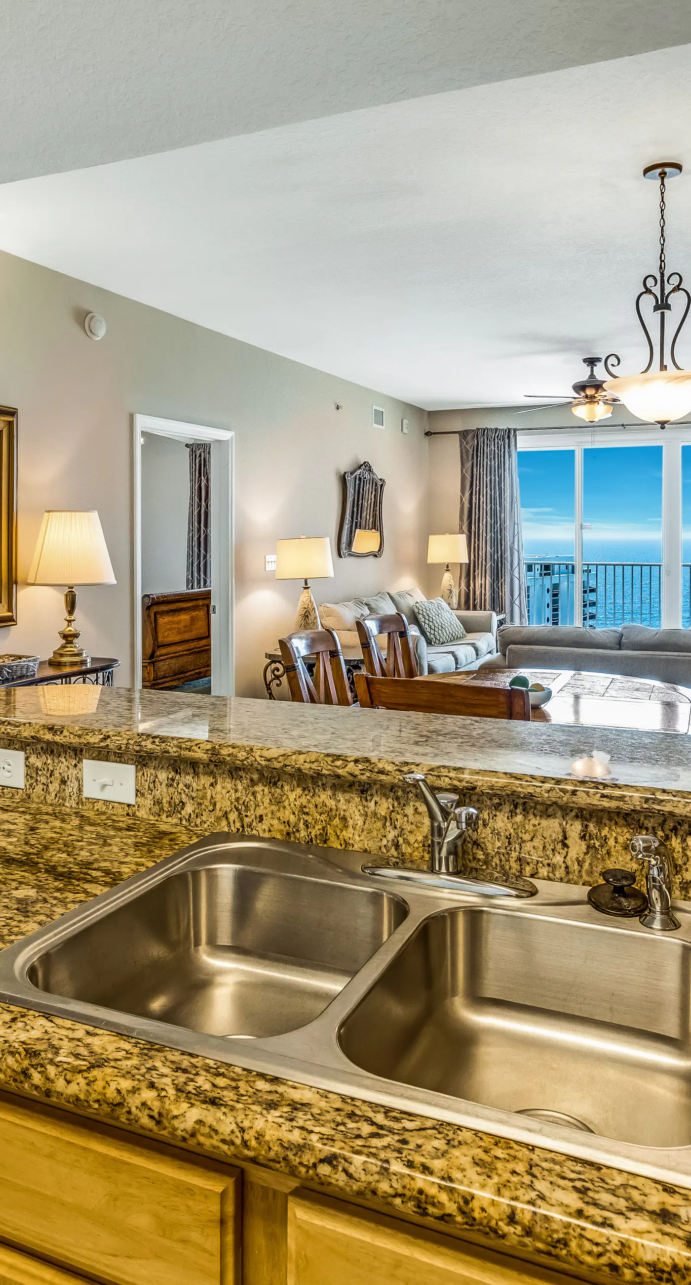 Family-friendly beach condo w/coastline views, balcony, shared pool, gym, tennis