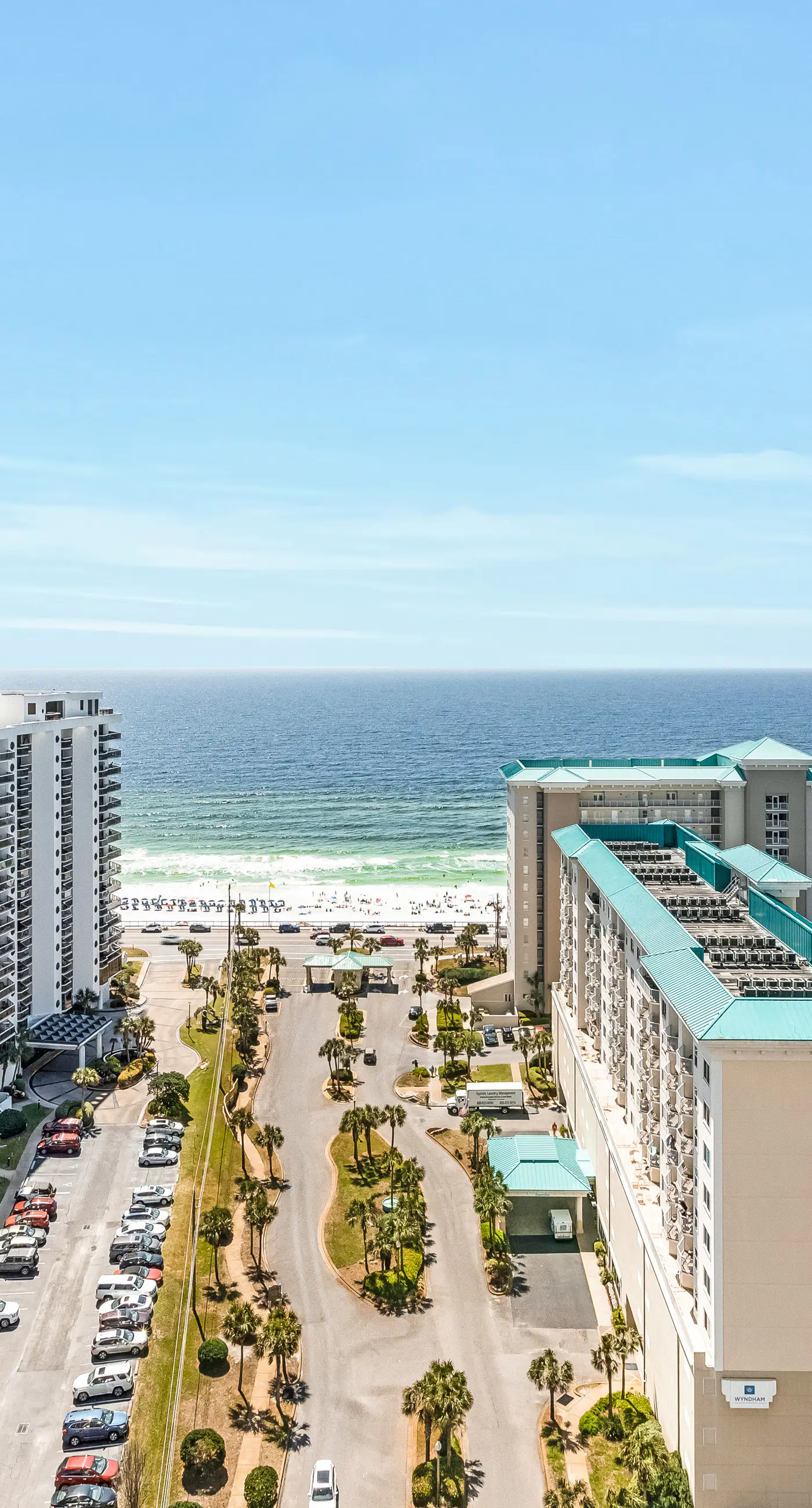 Family-friendly beach condo w/coastline views, balcony, shared pool, gym, tennis