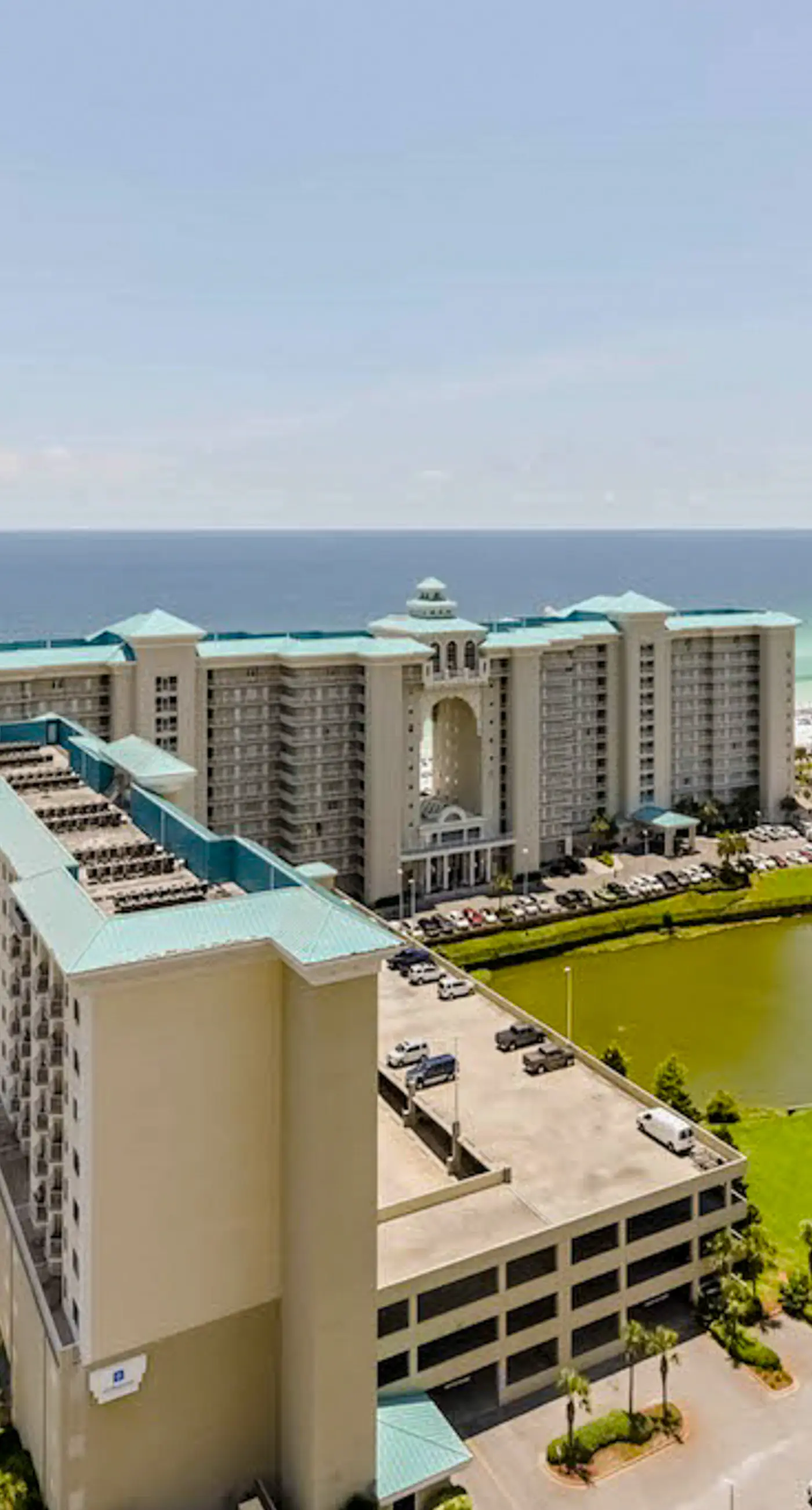 Family-friendly beach condo w/coastline views, balcony, shared pool, gym, tennis