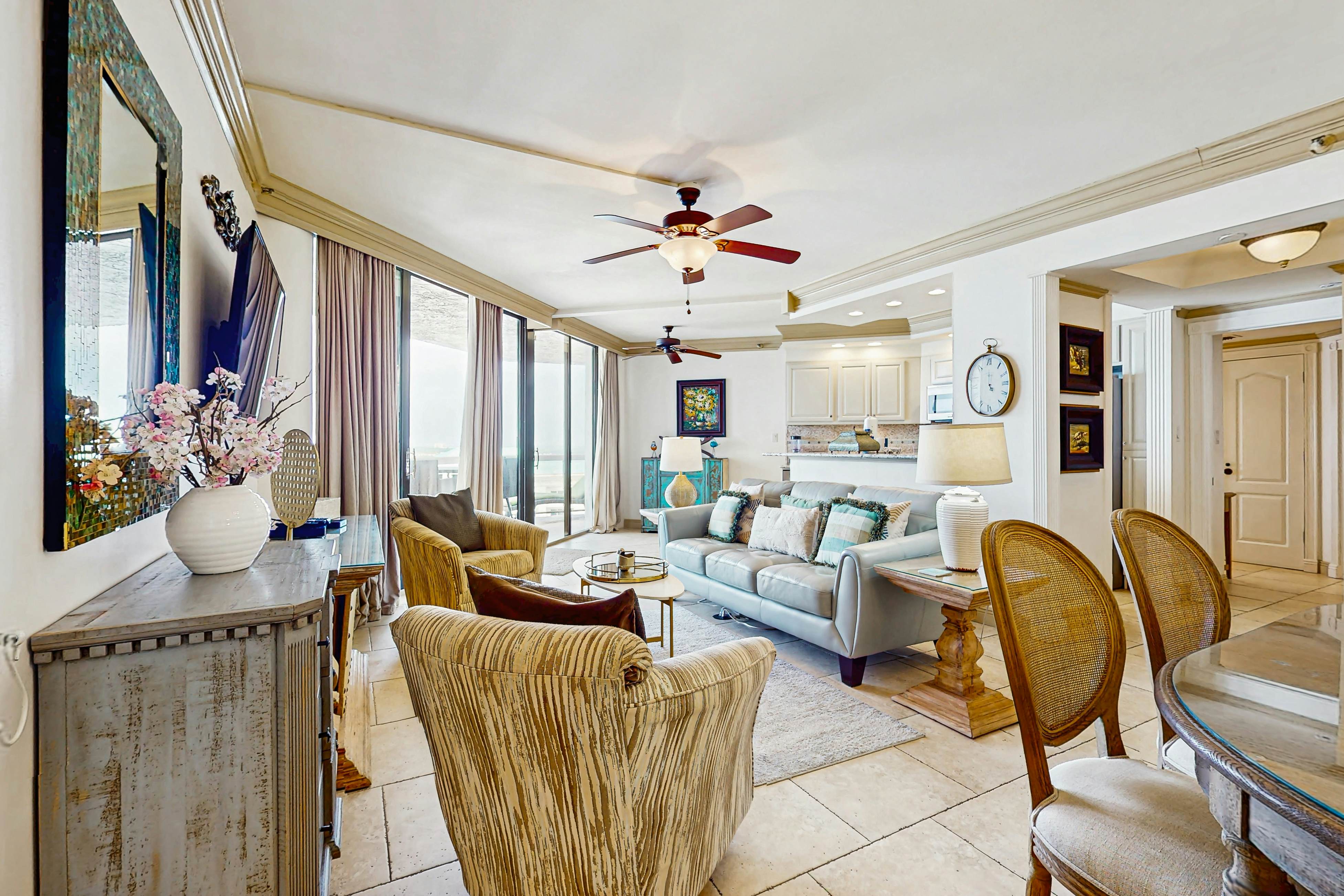 Gulf view condo w/ balcony, shared pool/hot tub/tennis/gym & beach access