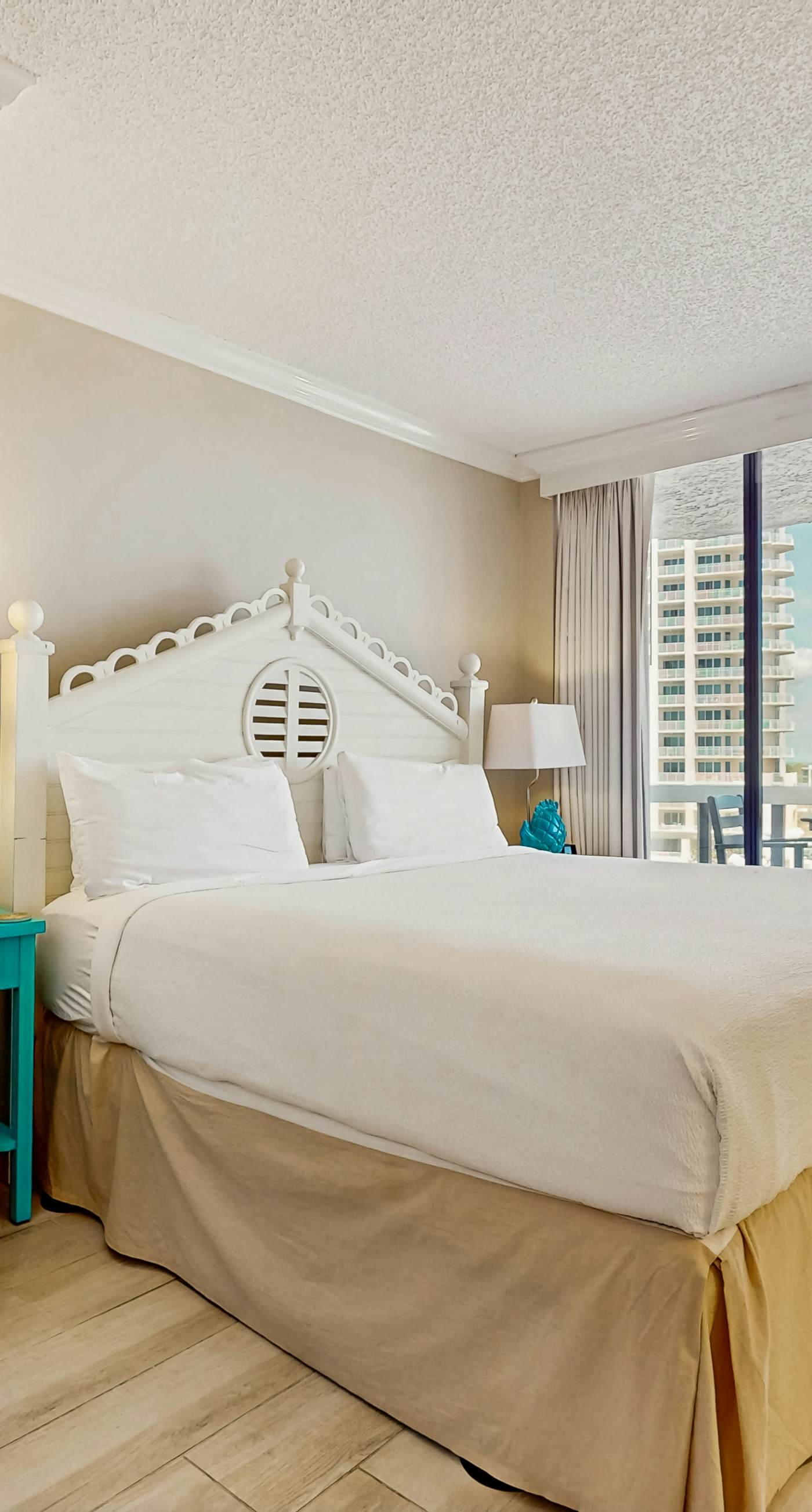 Cozy condo w/ balcony, beach access & shared pool/hot tub/tennis/gym