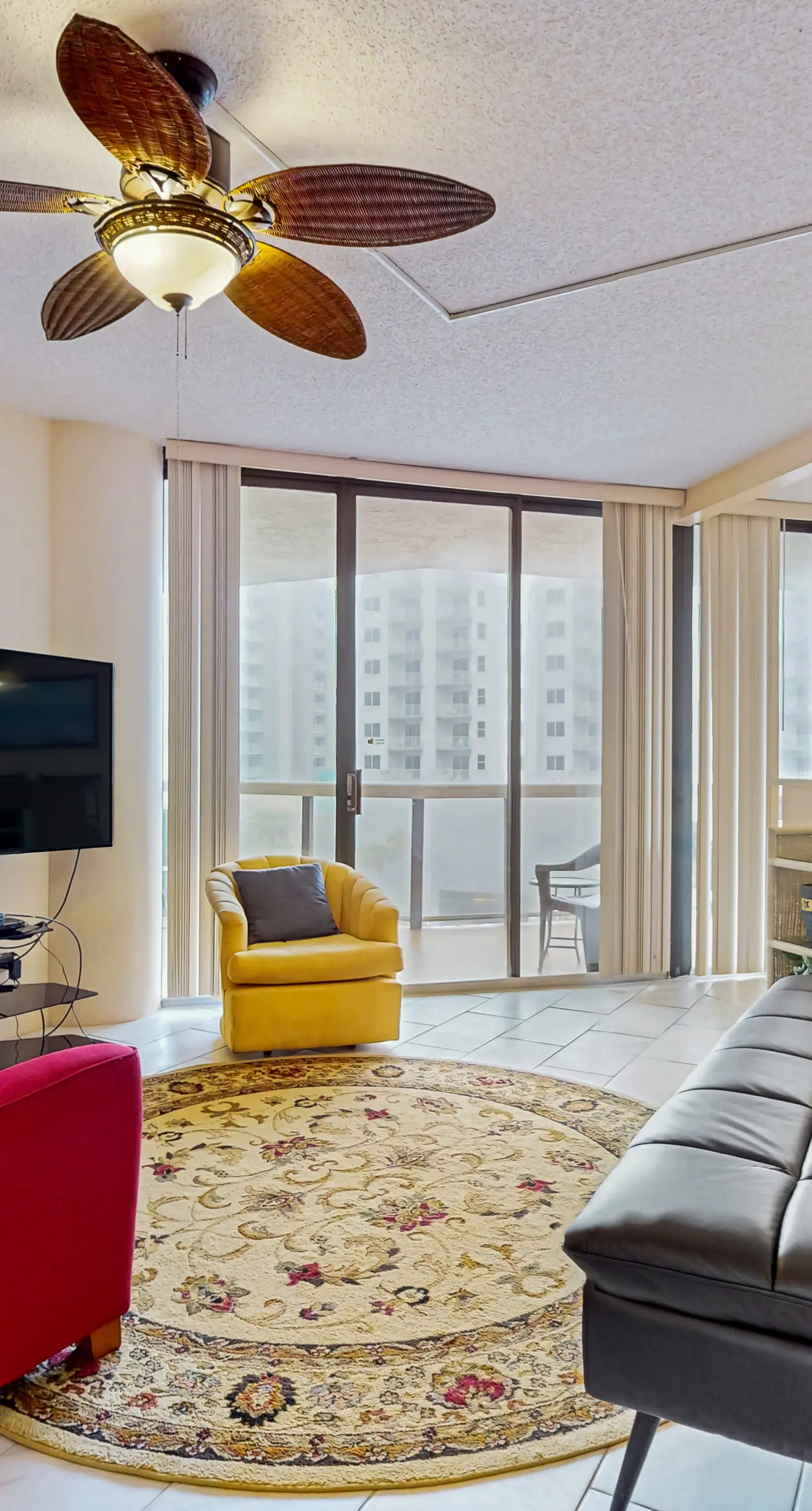 Bright Gulf view condo w/ shared pool, hot tub, tennis & easy beach access