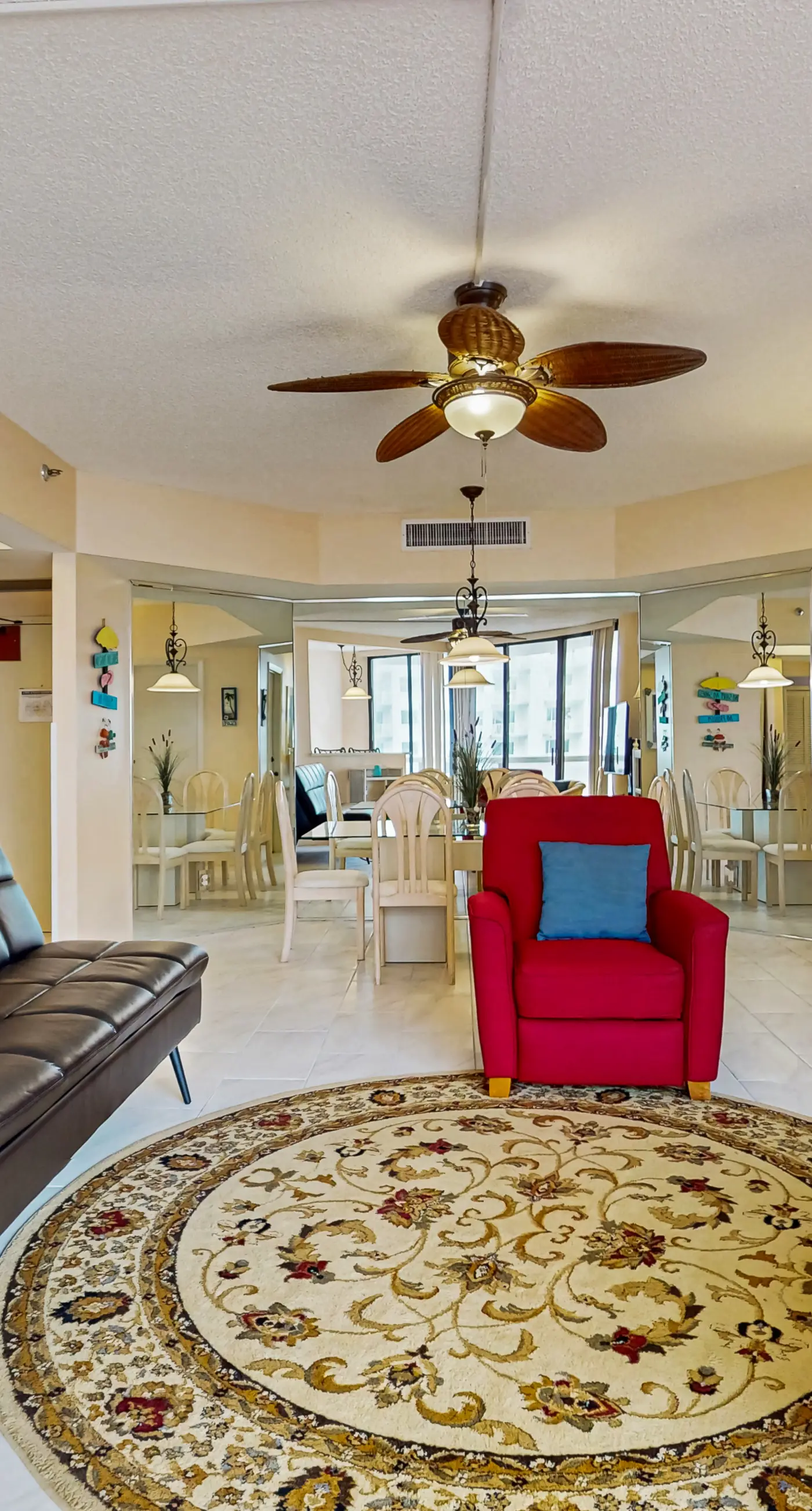 Bright Gulf view condo w/ shared pool, hot tub, tennis & easy beach access