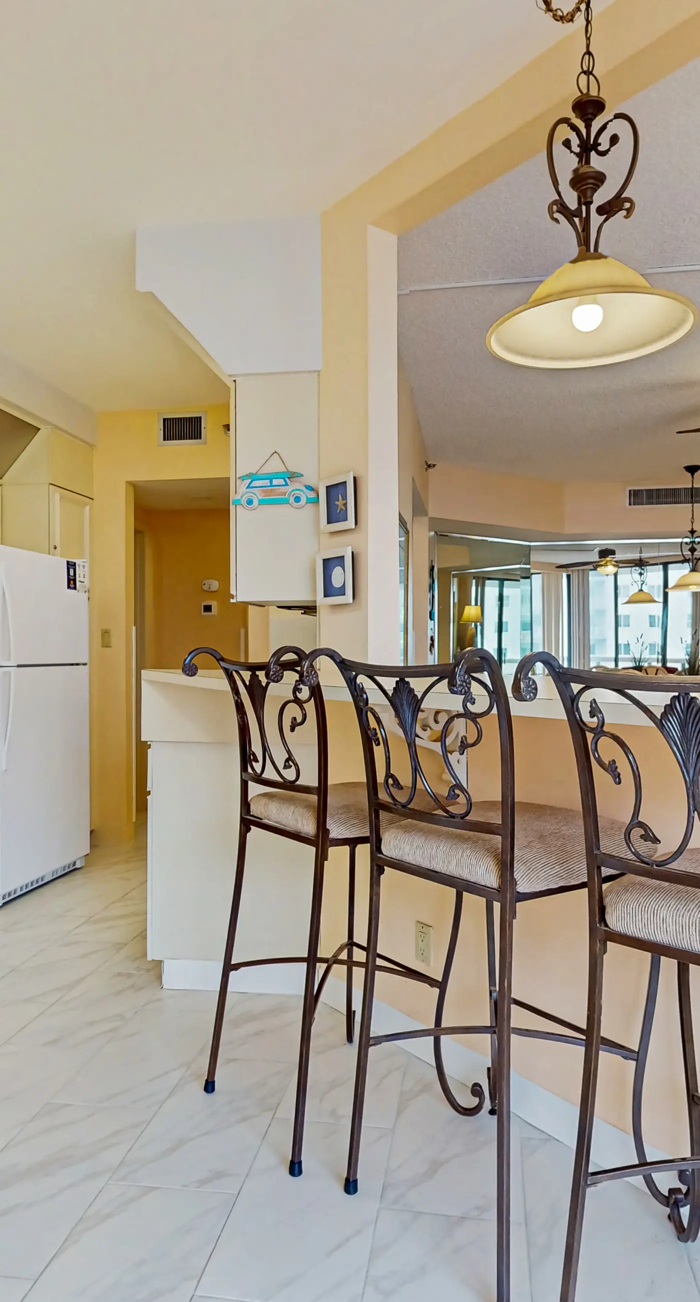 Bright Gulf view condo w/ shared pool, hot tub, tennis & easy beach access