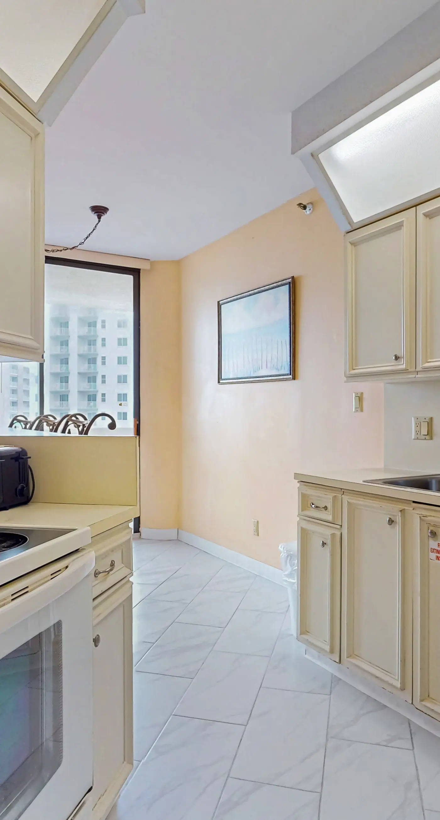 Bright Gulf view condo w/ shared pool, hot tub, tennis & easy beach access