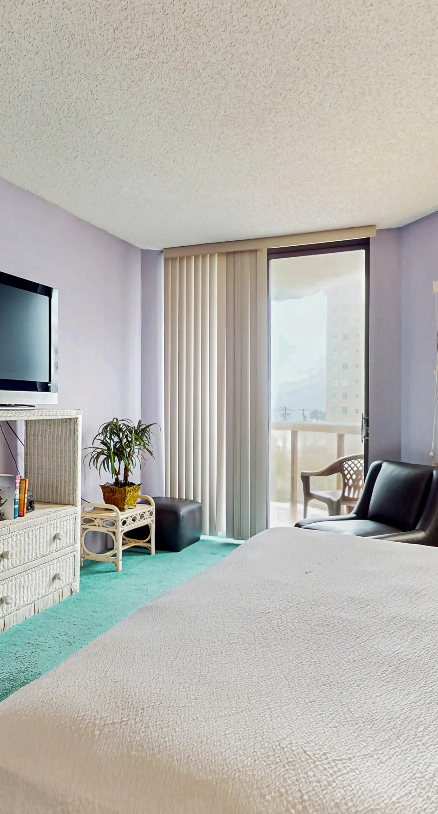 Bright Gulf view condo w/ shared pool, hot tub, tennis & easy beach access