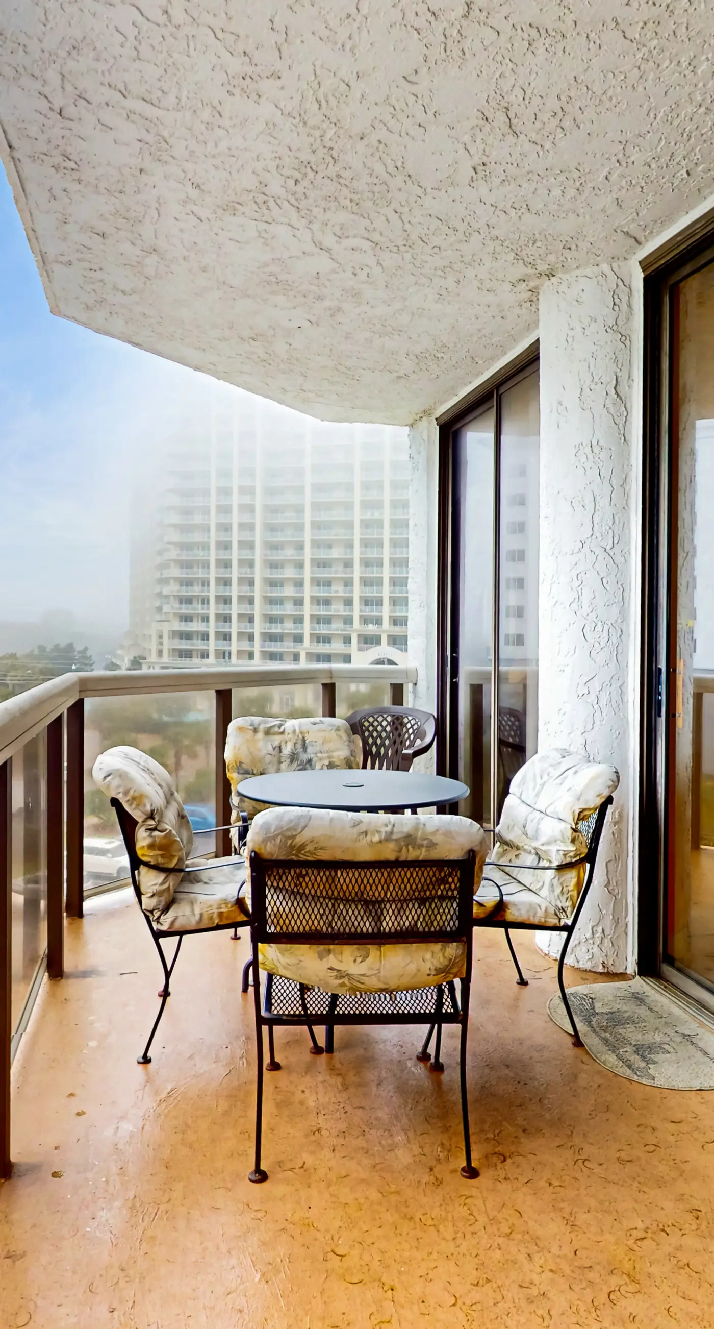 Bright Gulf view condo w/ shared pool, hot tub, tennis & easy beach access