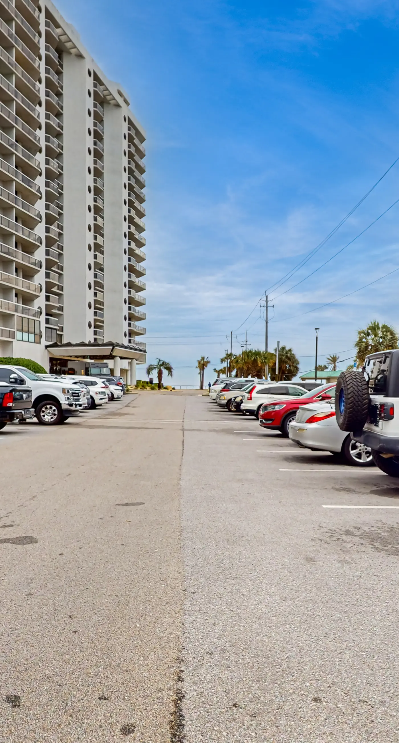Bright Gulf view condo w/ shared pool, hot tub, tennis & easy beach access