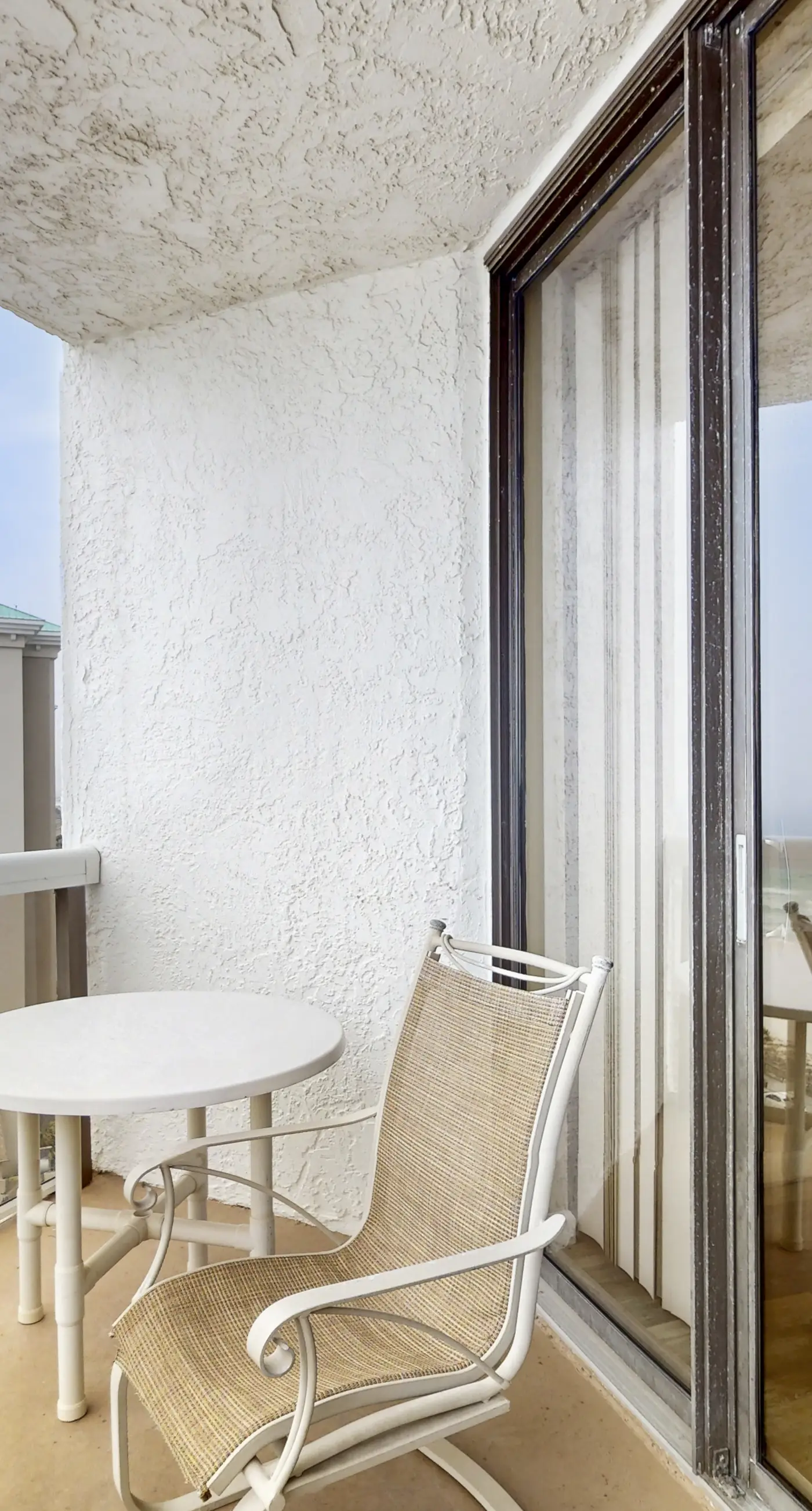 Cozy beachfront condo with shared pool and easy beach access