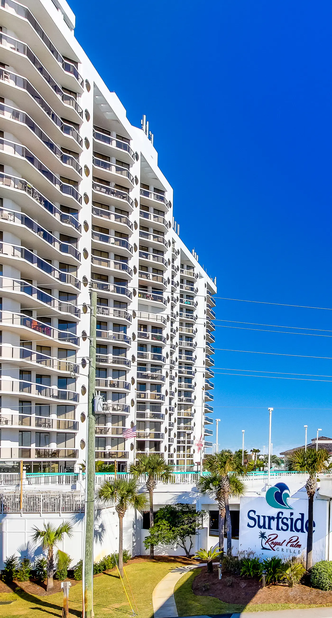 Cozy beachfront condo with shared pool and easy beach access