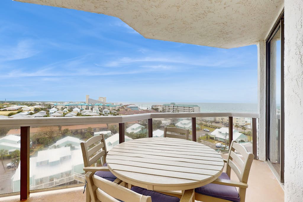 BORDERS at BALCONY サロペット 38 Spacious condo in resort setting with pool & beach access | 3 Bed
