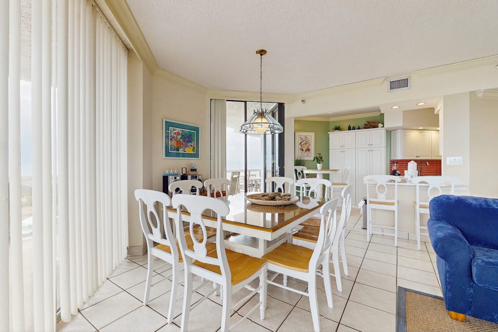 Spacious condo in resort setting with pool & beach access | 3 Bed