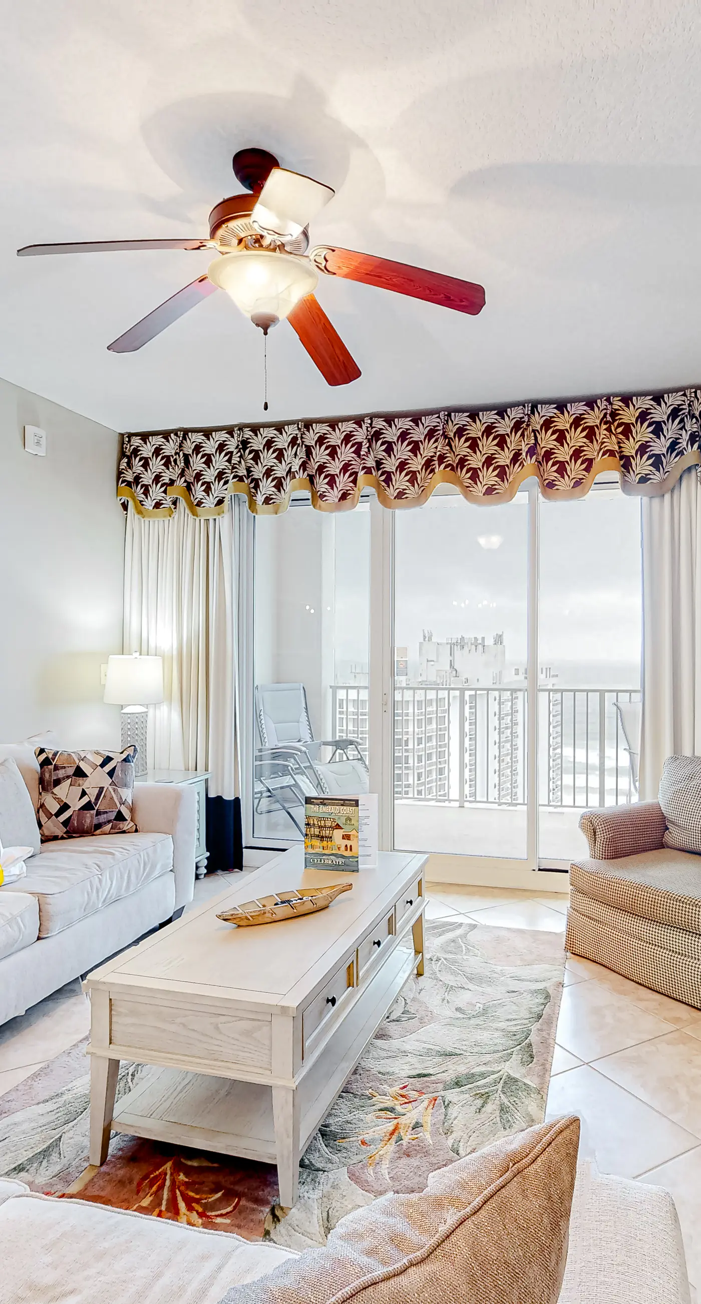 Inviting & well-equipped 19th-floor condo w/beach views, shared pool & tennis
