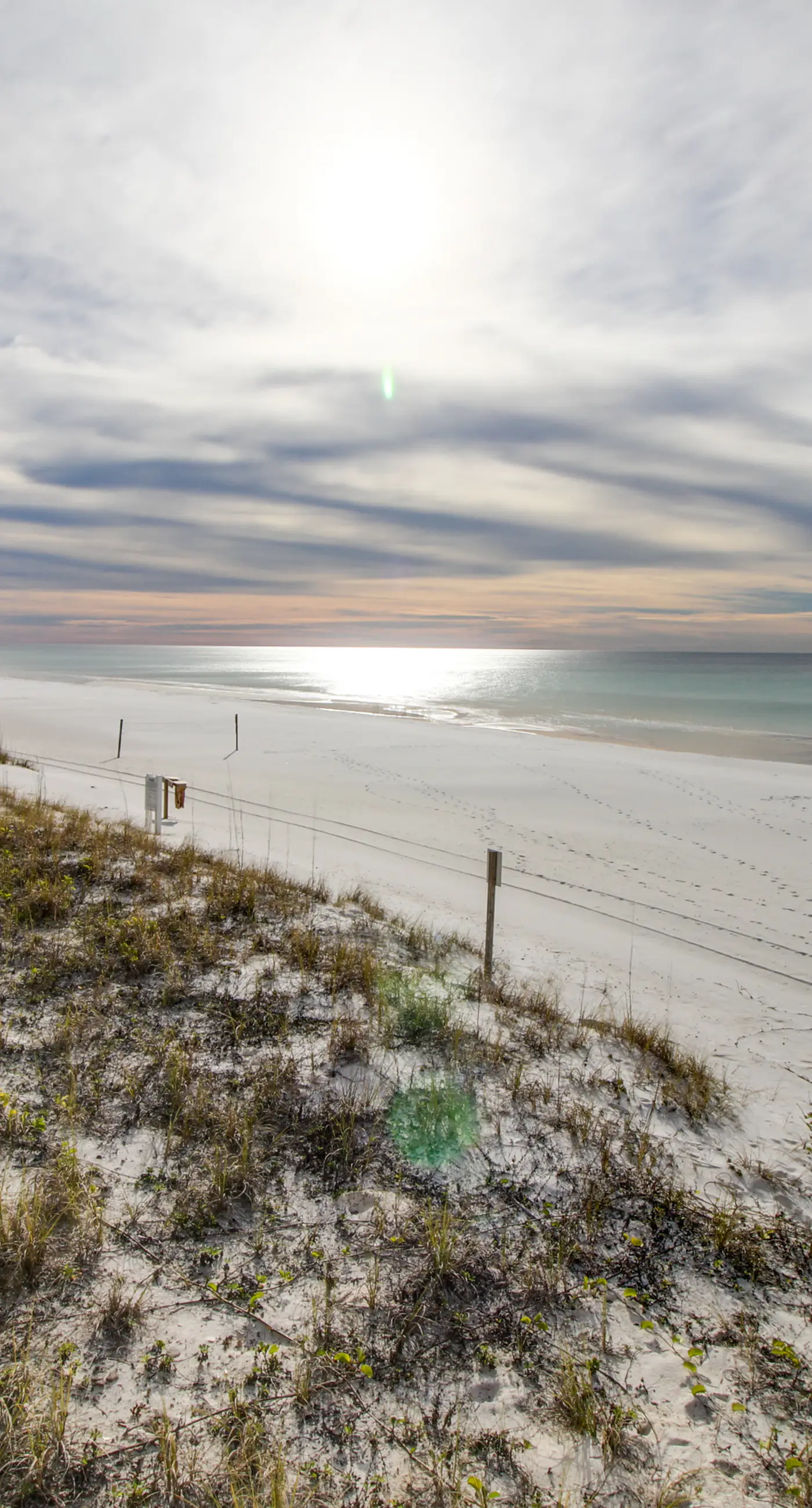 Inviting & well-equipped 19th-floor condo w/beach views, shared pool & tennis