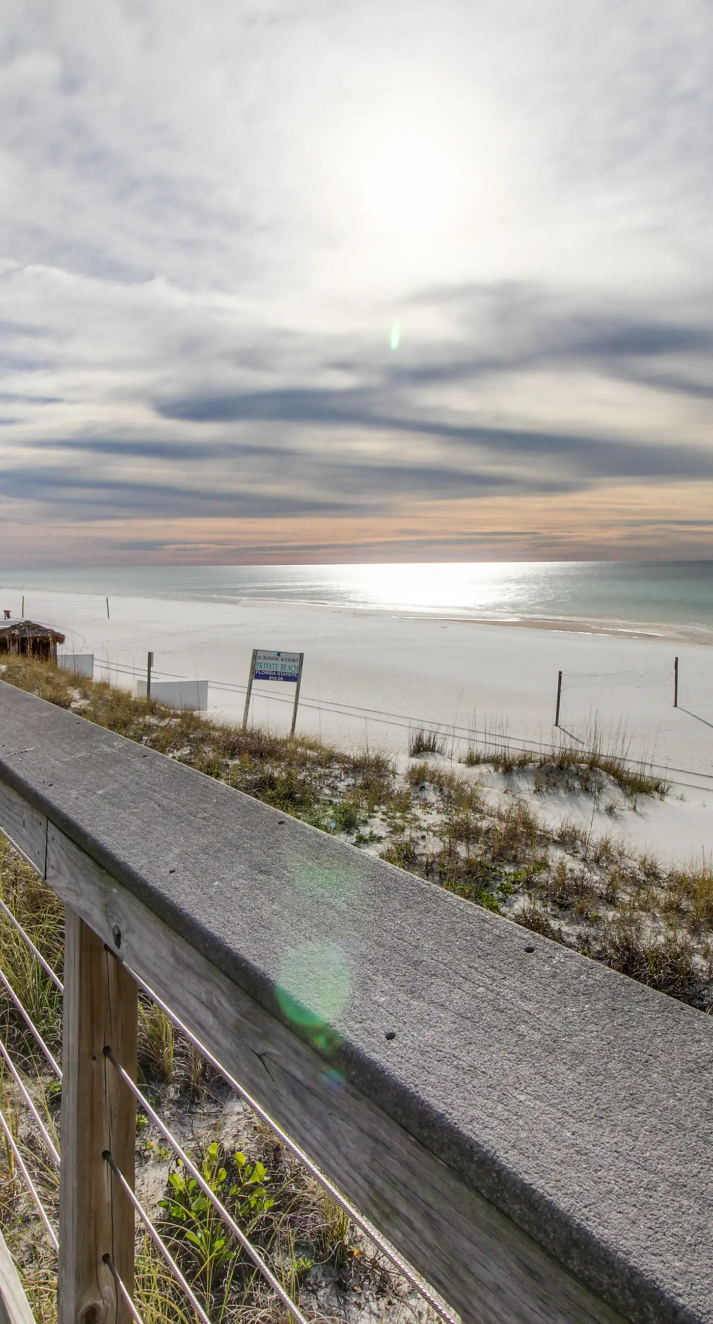 Inviting & well-equipped 19th-floor condo w/beach views, shared pool & tennis