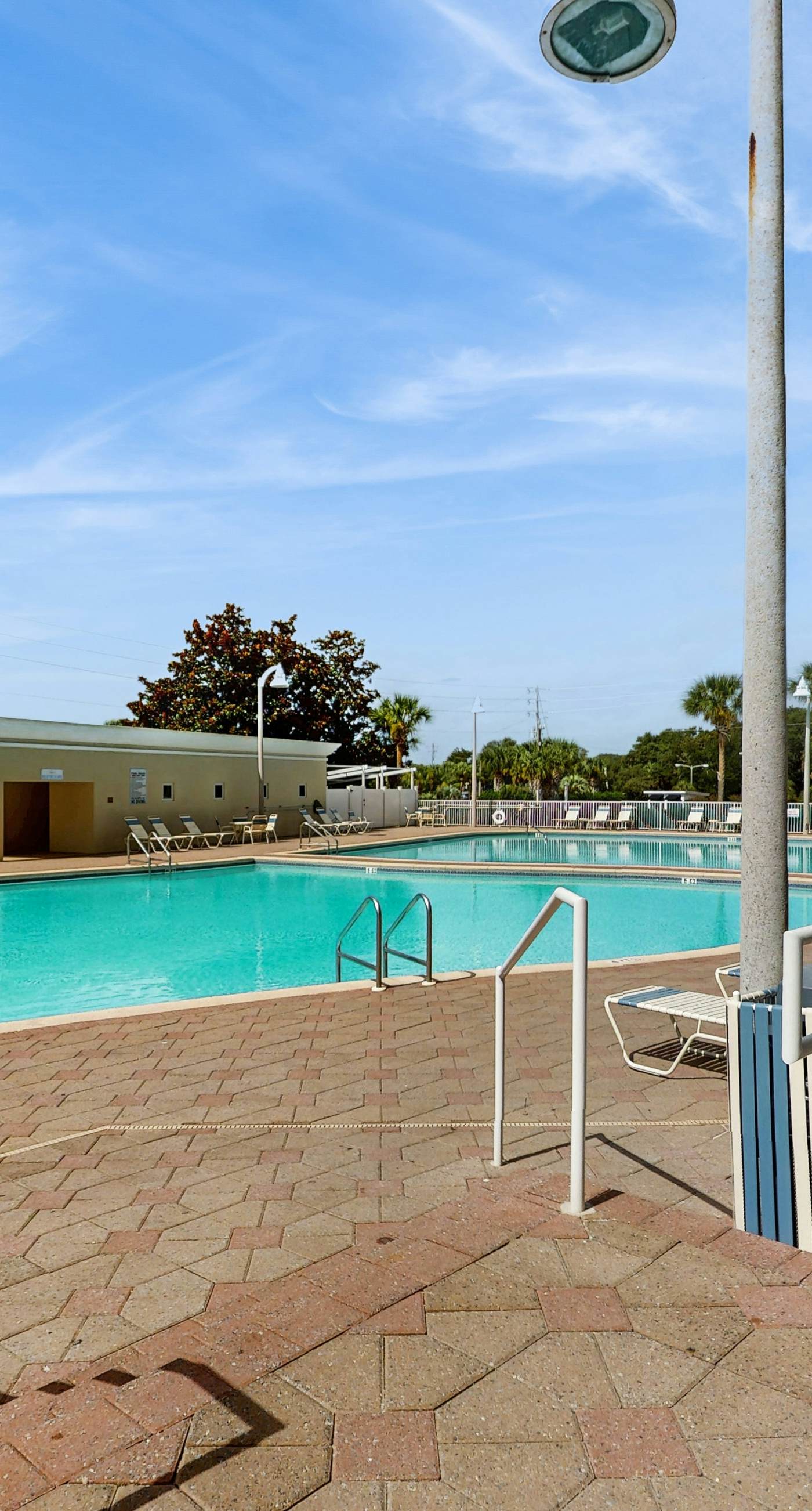 Coastal condo with a scenic balcony, pool, and gym access - W&D & Wifi