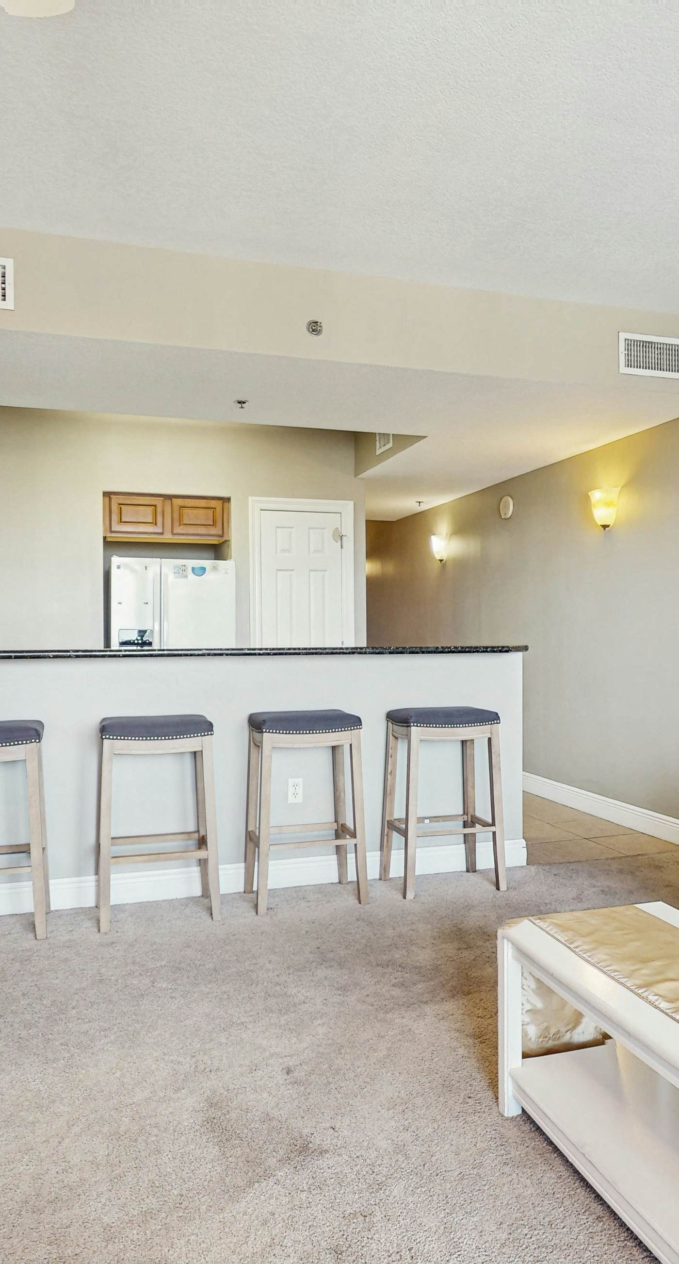 Coastal condo with a scenic balcony, pool, and gym access - W&D & Wifi
