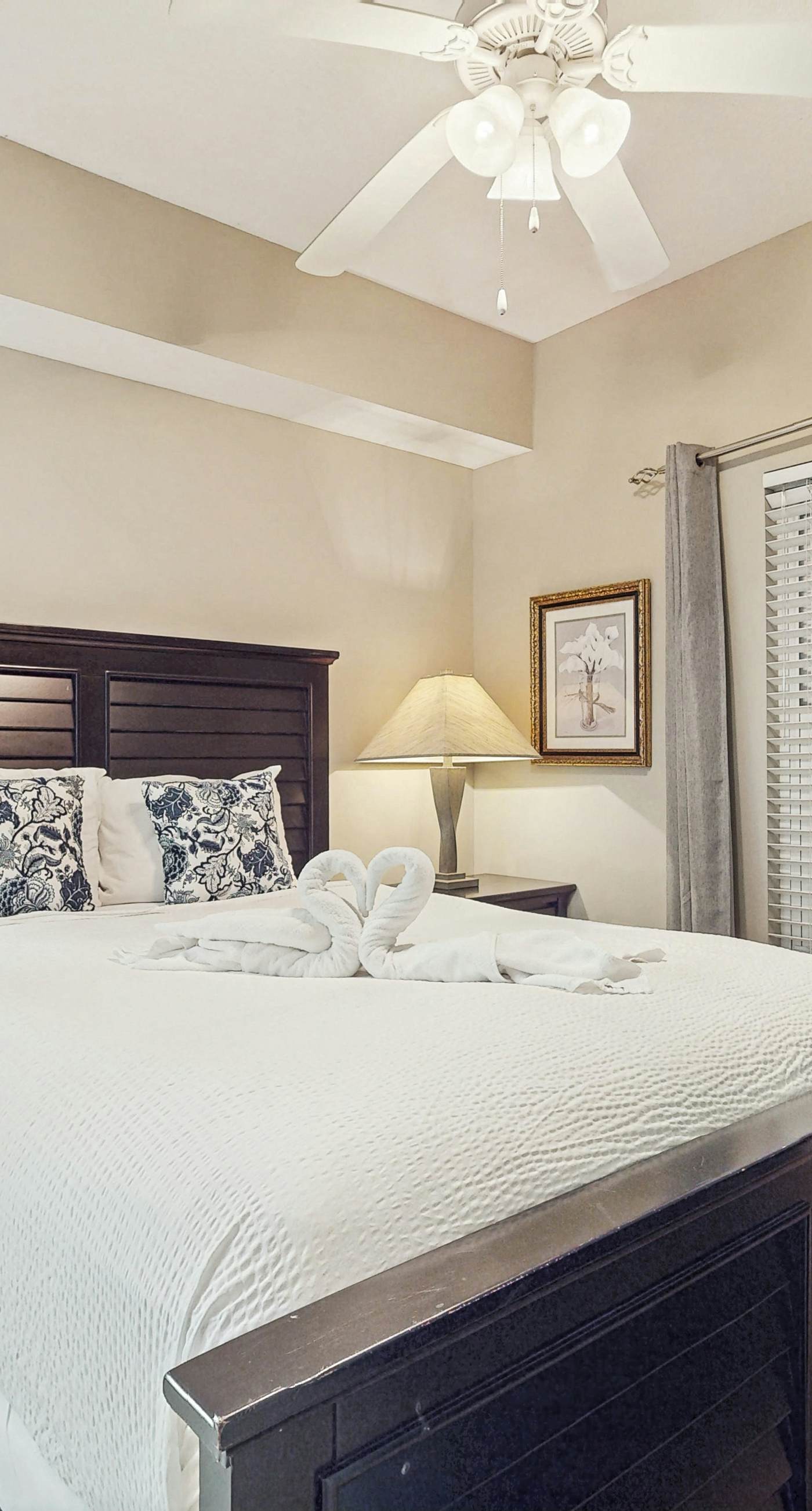 Coastal condo with a scenic balcony, pool, and gym access - W&D & Wifi