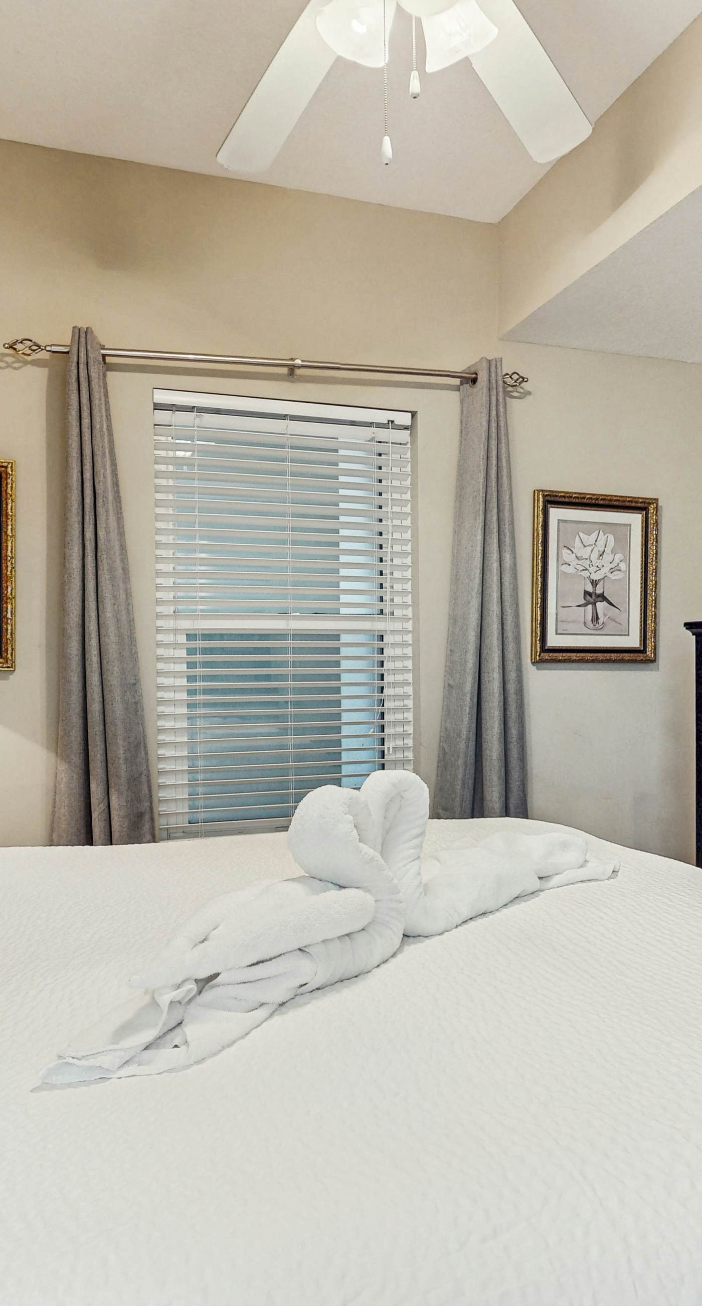 Coastal condo with a scenic balcony, pool, and gym access - W&D & Wifi