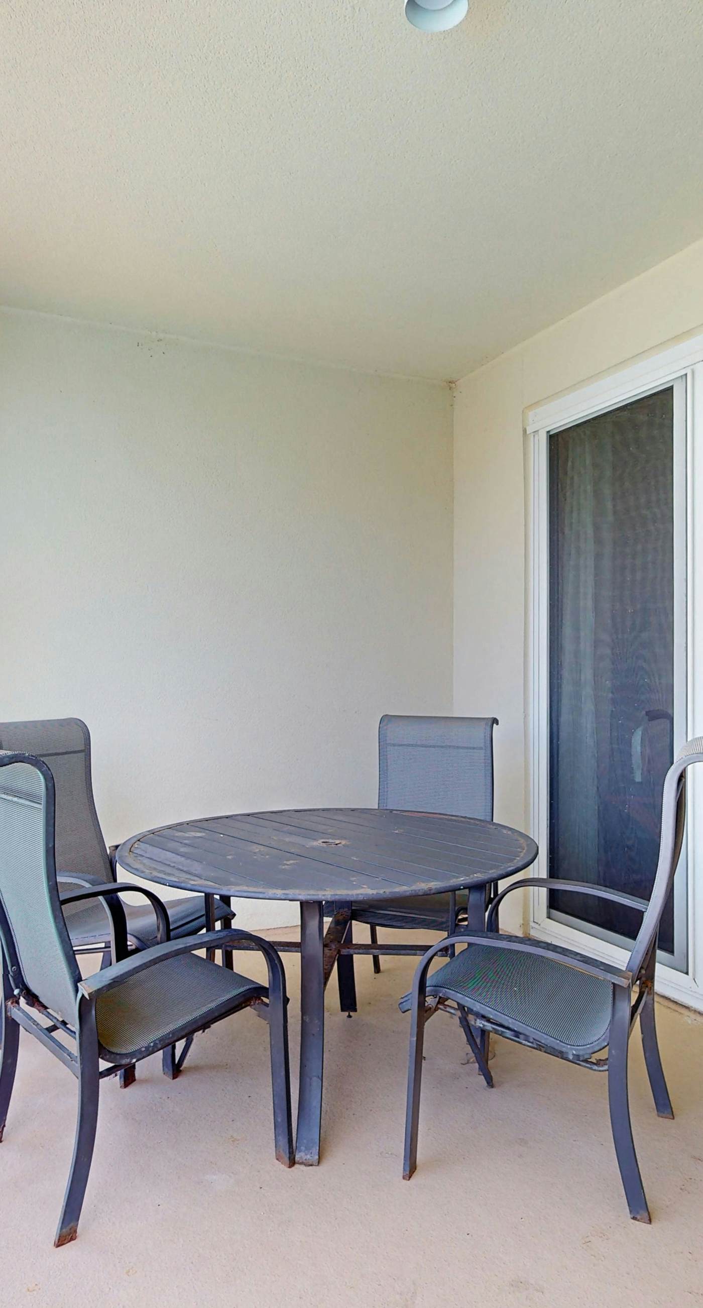 Coastal condo with a scenic balcony, pool, and gym access - W&D & Wifi