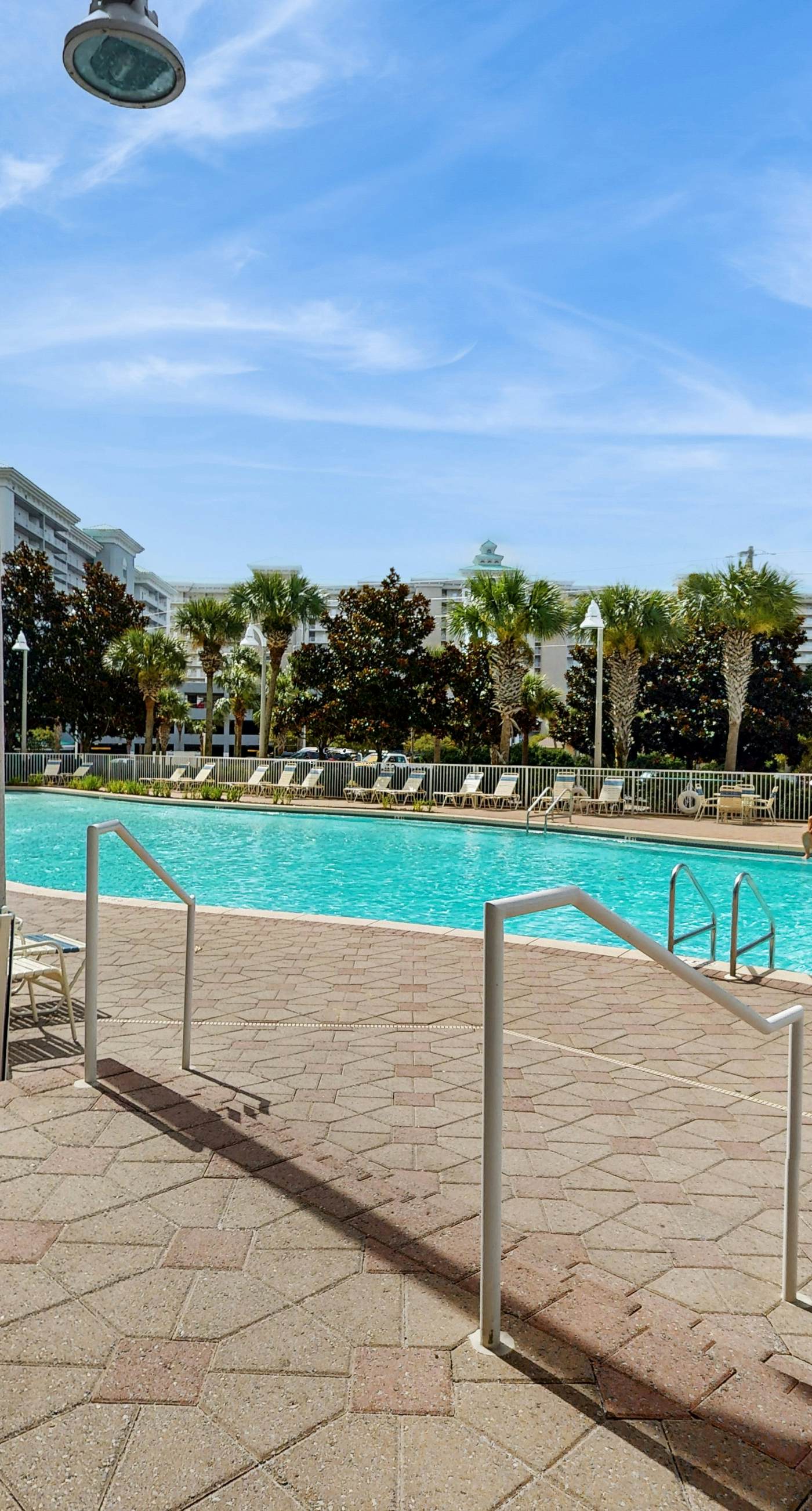 Coastal condo with a scenic balcony, pool, and gym access - W&D & Wifi