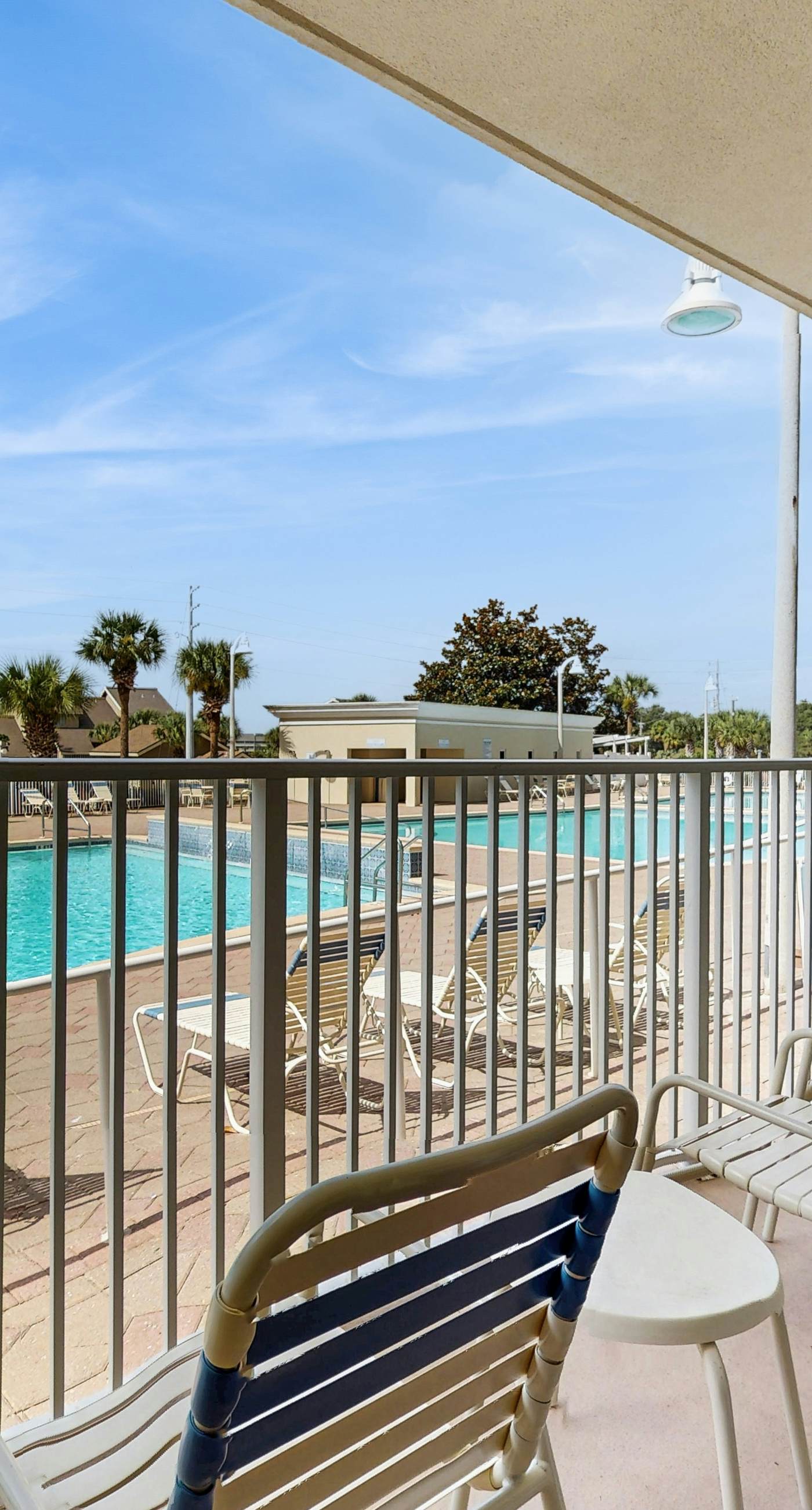 Coastal condo with a scenic balcony, pool, and gym access - W&D & Wifi