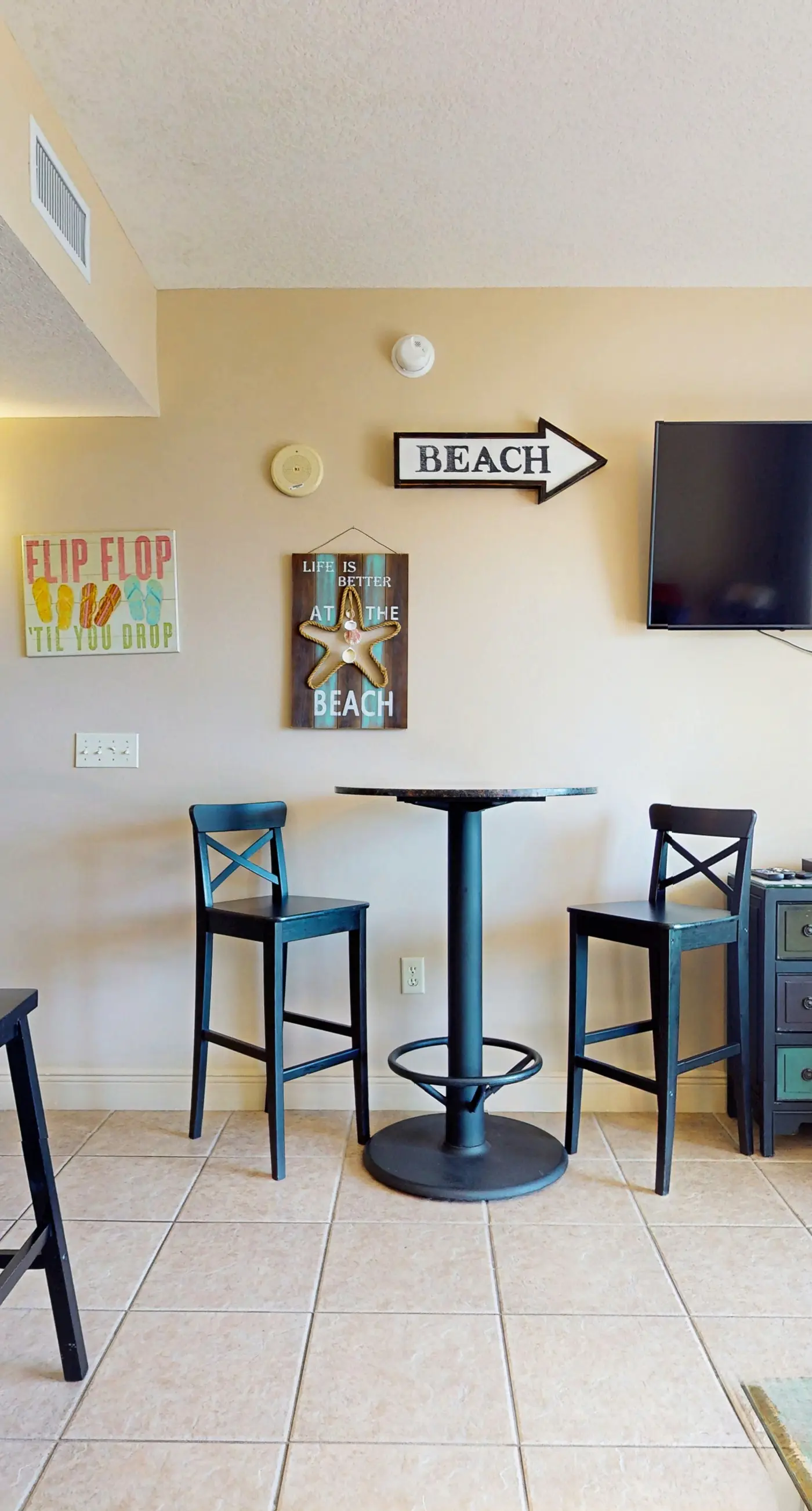 9th-floor ocean-view condo near beach with heated outdoor pool, gym, balcony