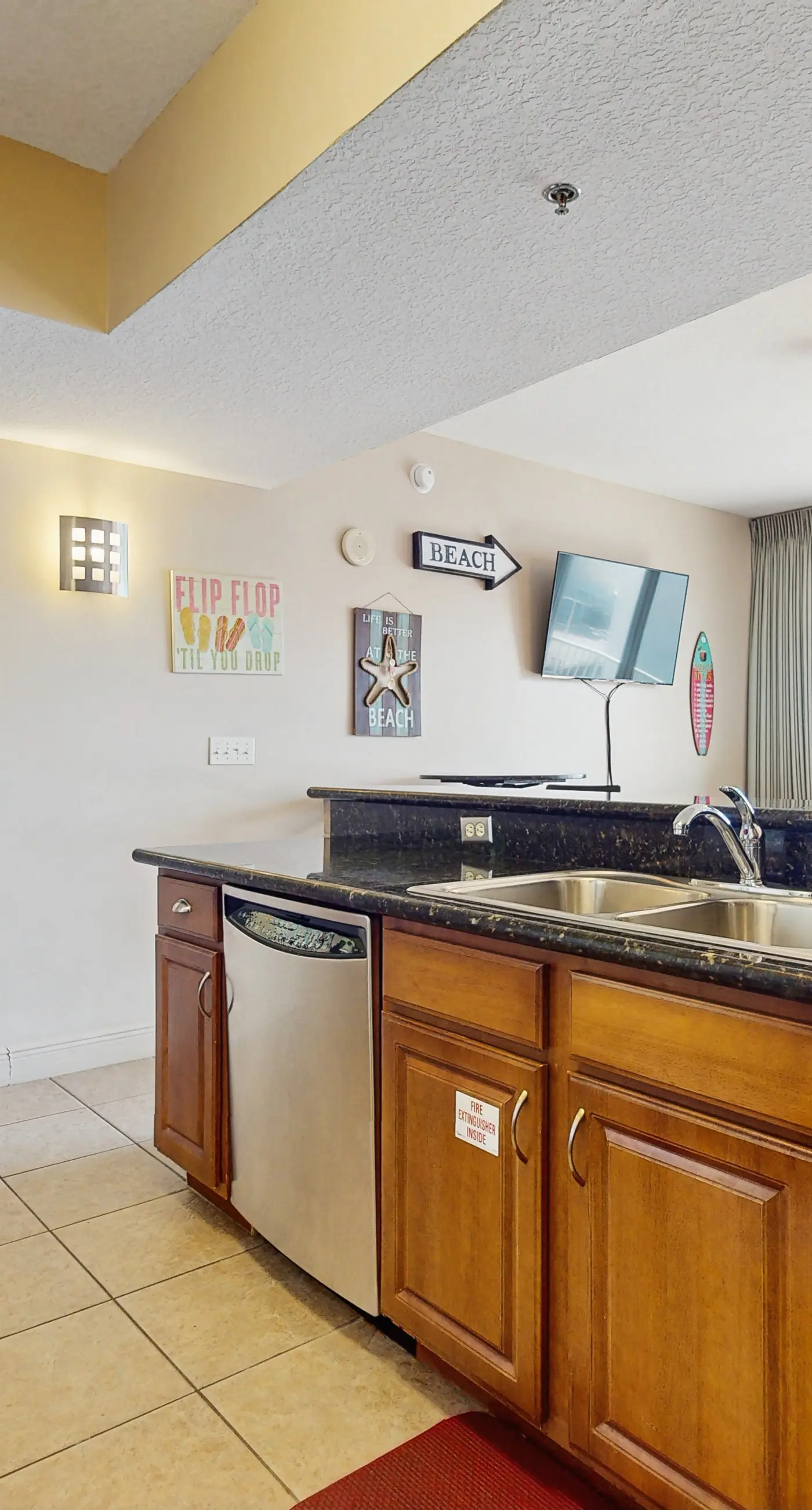 9th-floor ocean-view condo near beach with heated outdoor pool, gym, balcony