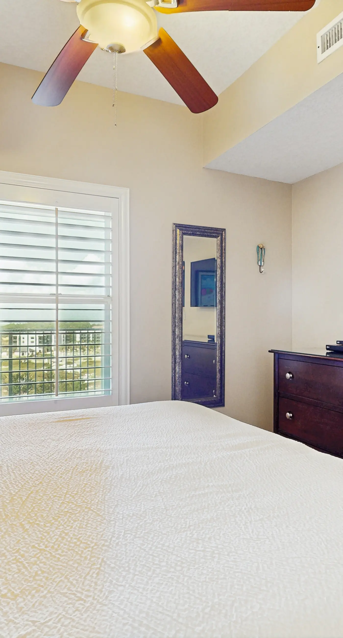 9th-floor ocean-view condo near beach with heated outdoor pool, gym, balcony