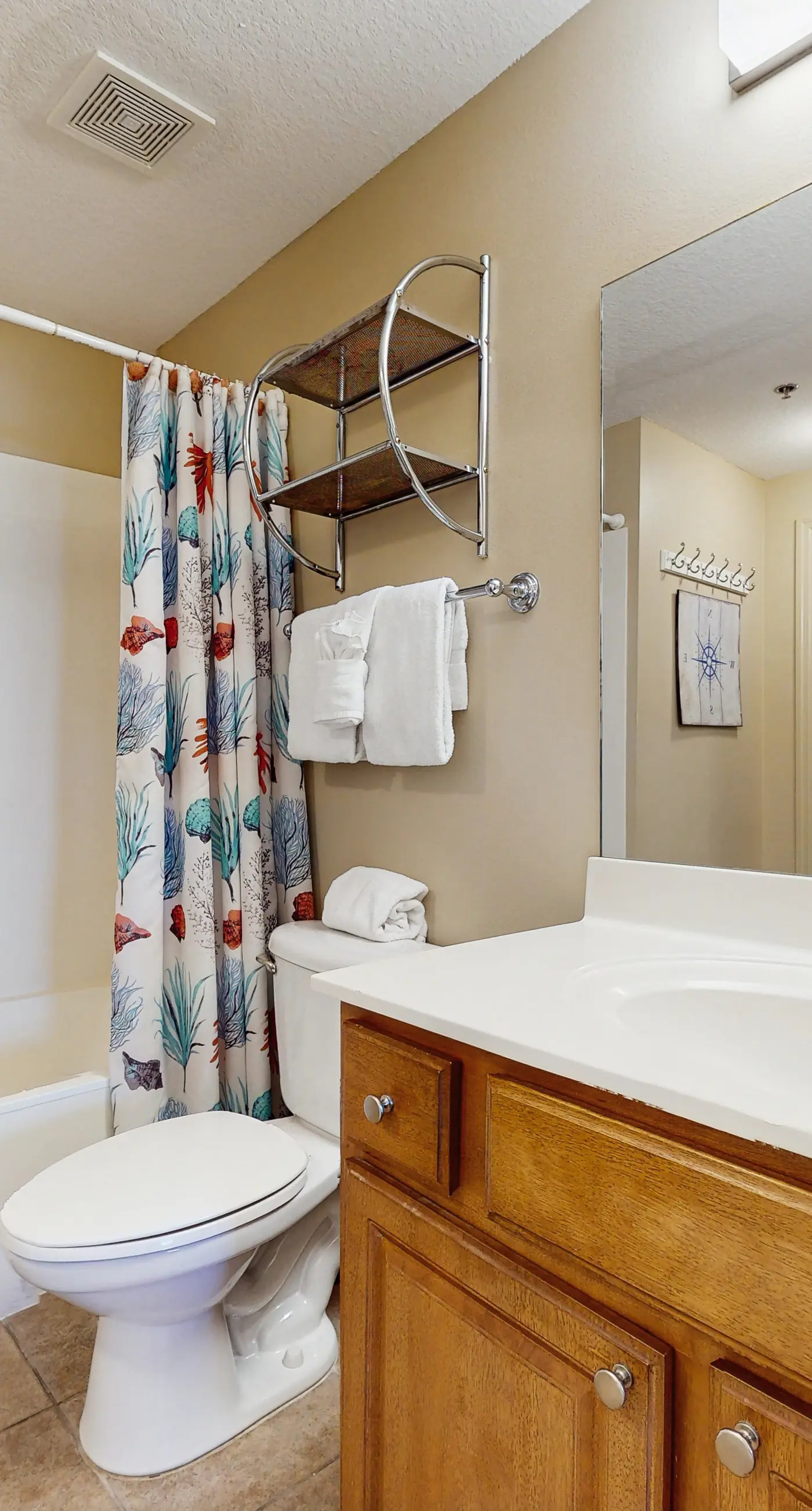 9th-floor ocean-view condo near beach with heated outdoor pool, gym, balcony