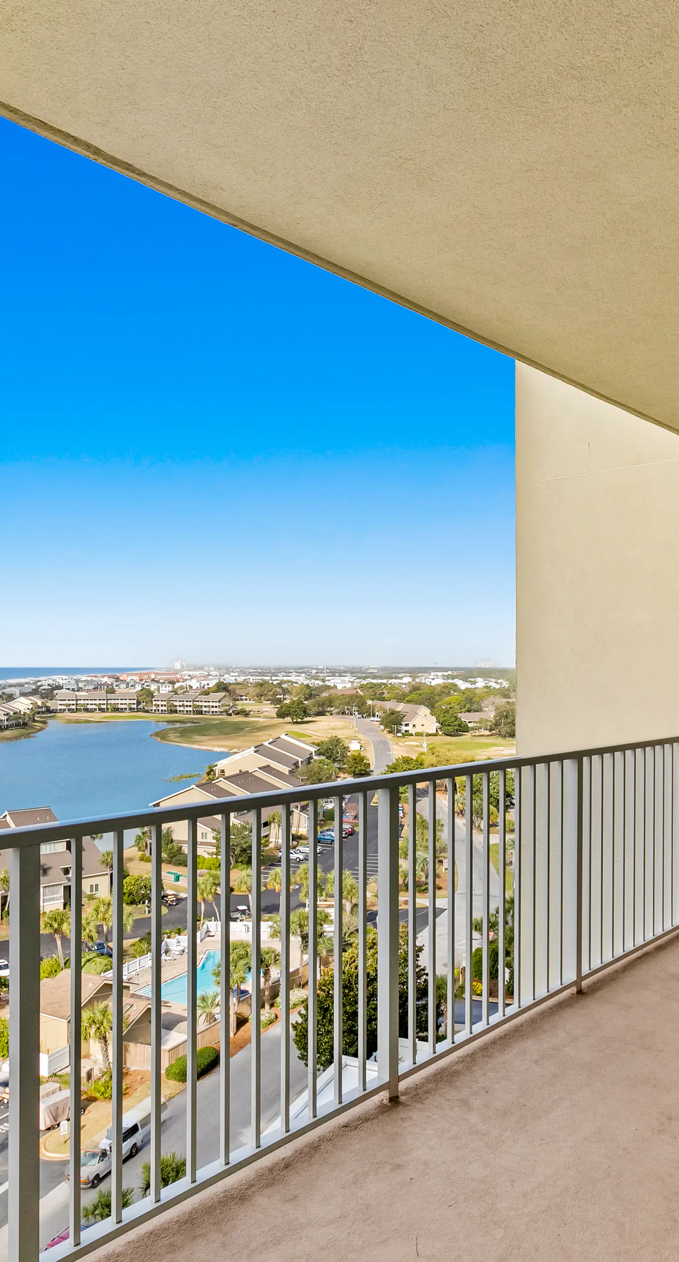 Snowbird-friendly, 11th floor beach condo with balcony, beach views, & shared pool