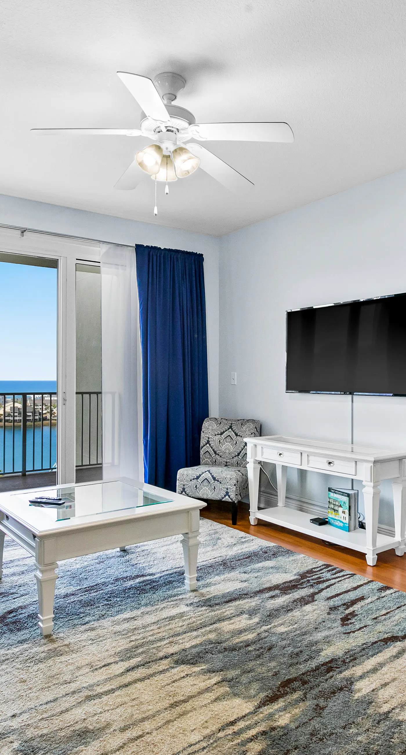 Snowbird-friendly, 11th floor beach condo with balcony, beach views, & shared pool