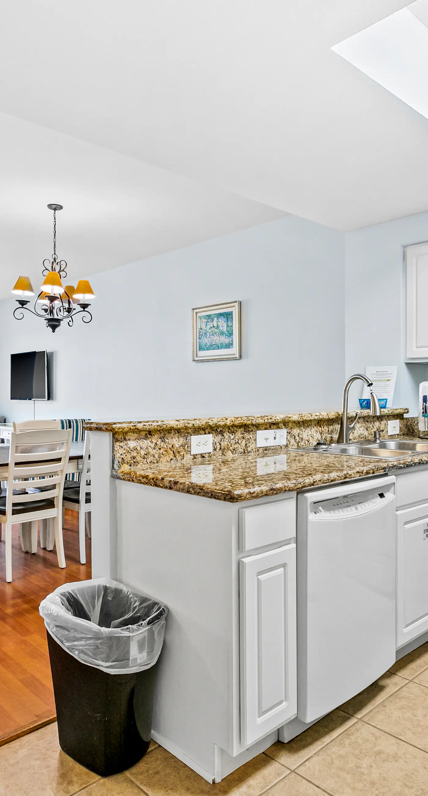 Snowbird-friendly, 11th floor beach condo with balcony, beach views, & shared pool