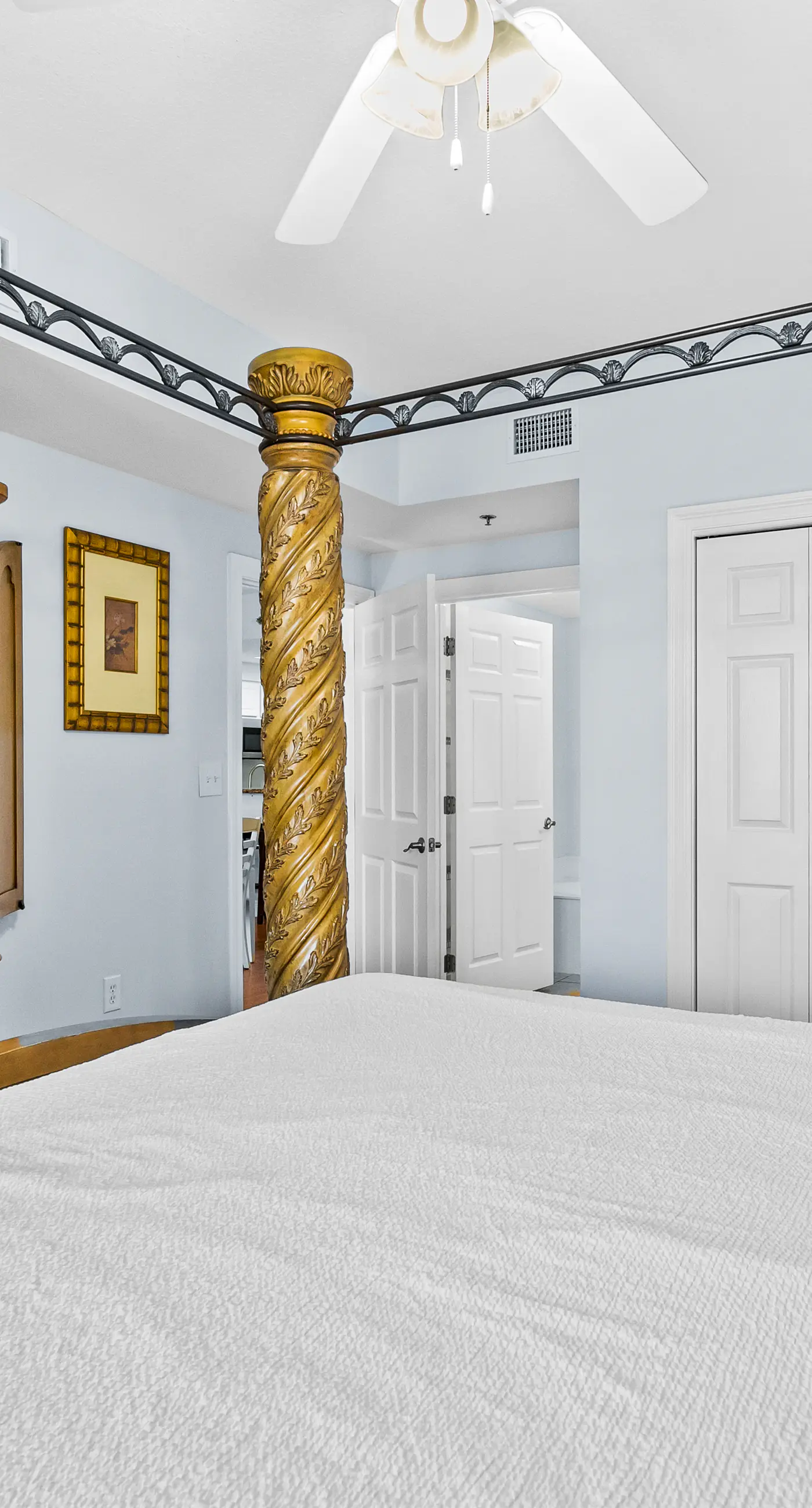 Snowbird-friendly, 11th floor beach condo with balcony, beach views, & shared pool