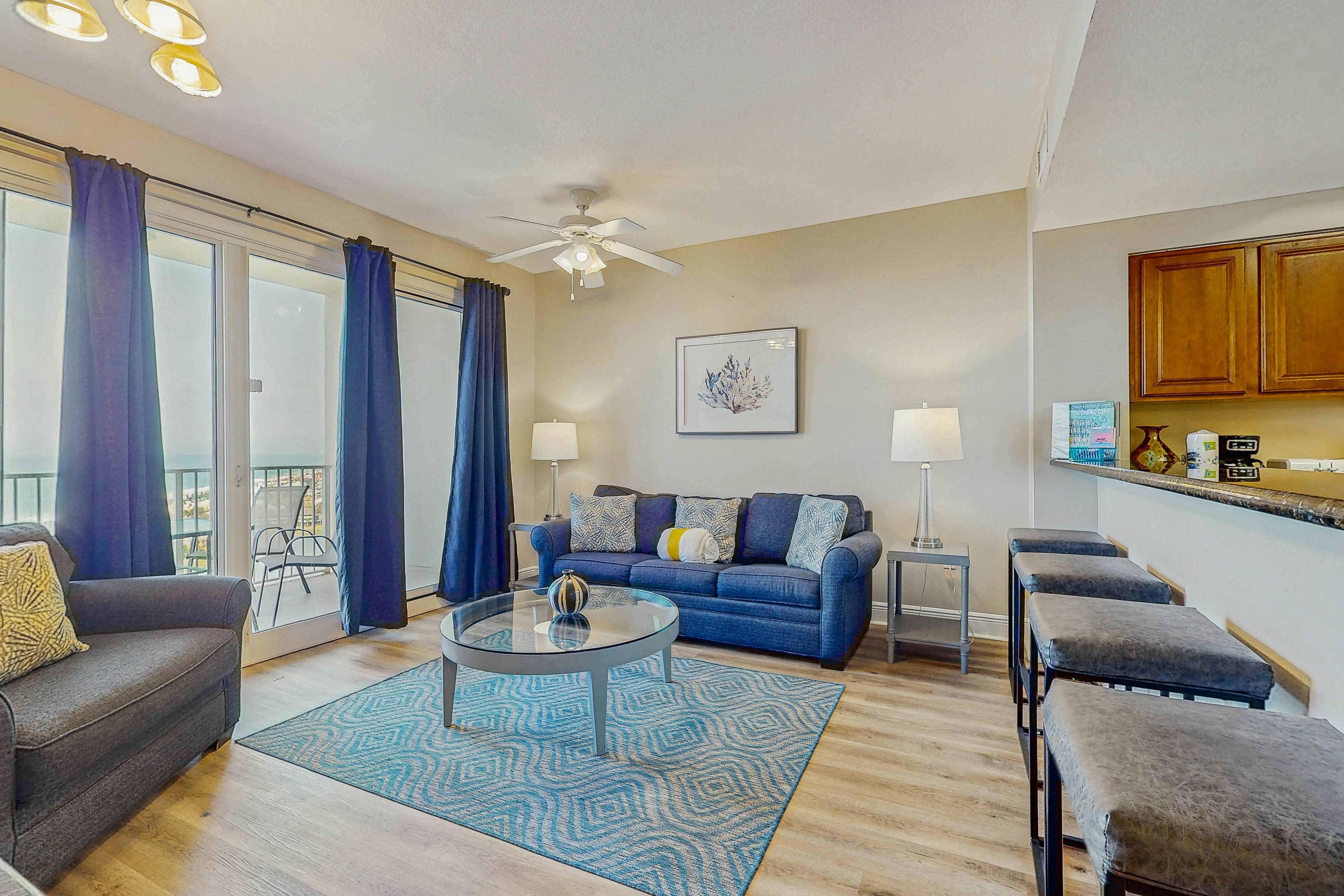 Well-equipped 22nd-floor condo with furnished balcony, beach views, shared pool