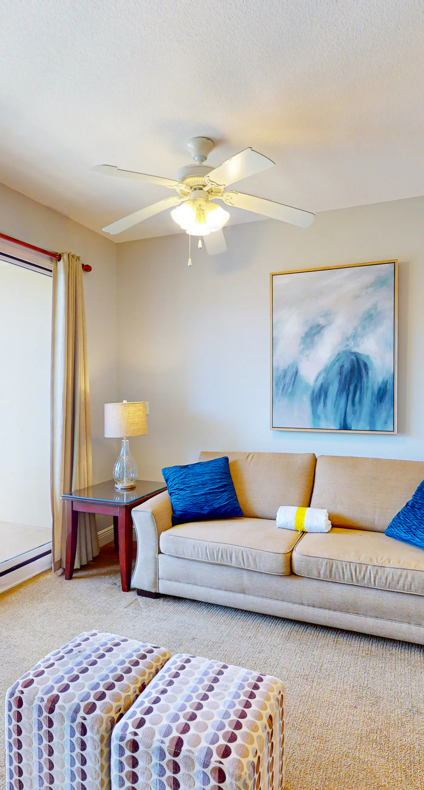 Fifth-floor condo with furnished balcony, beach access & views, shared pool & gym