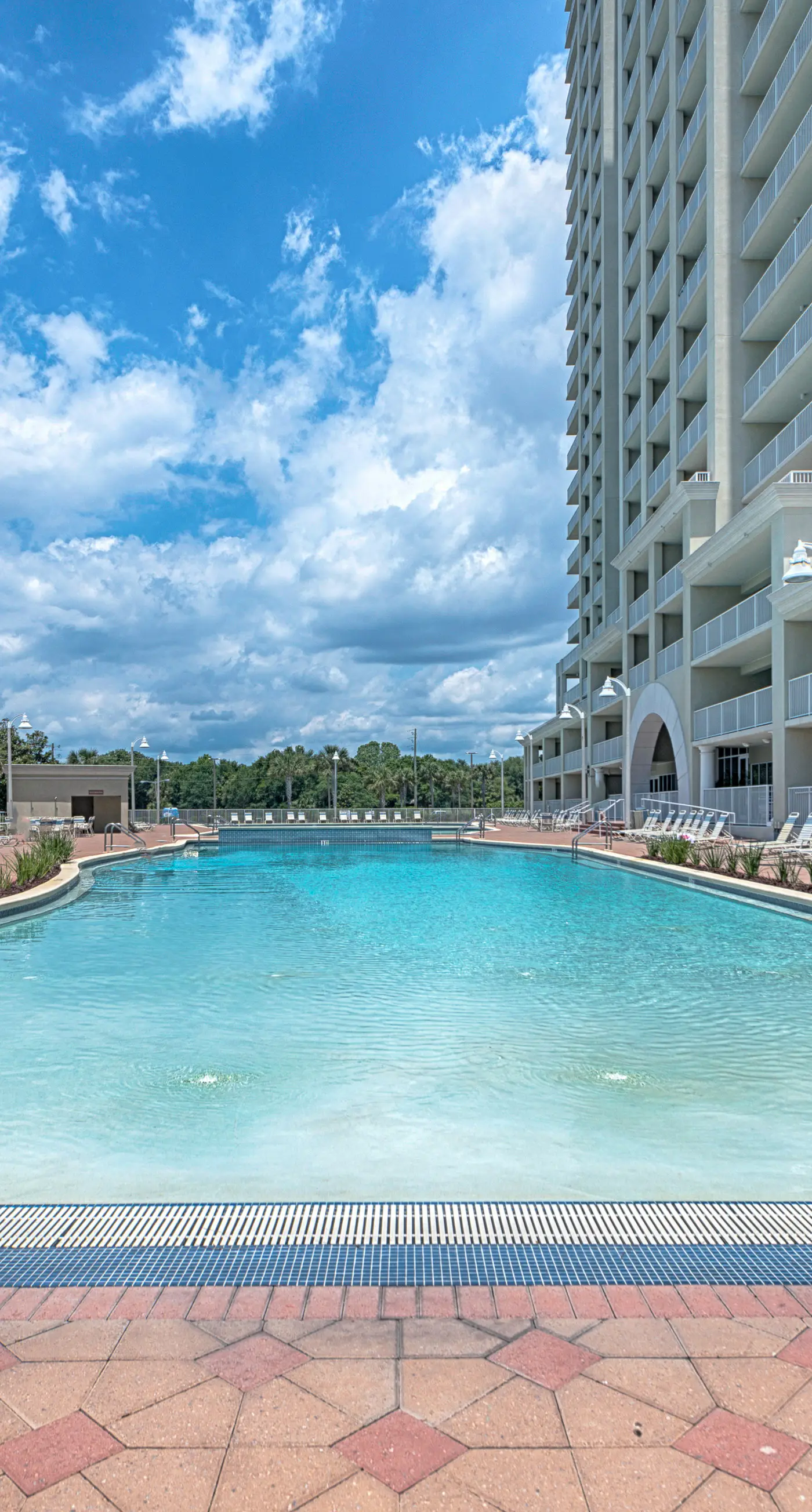 Fifth-floor condo with furnished balcony, beach access & views, shared pool & gym