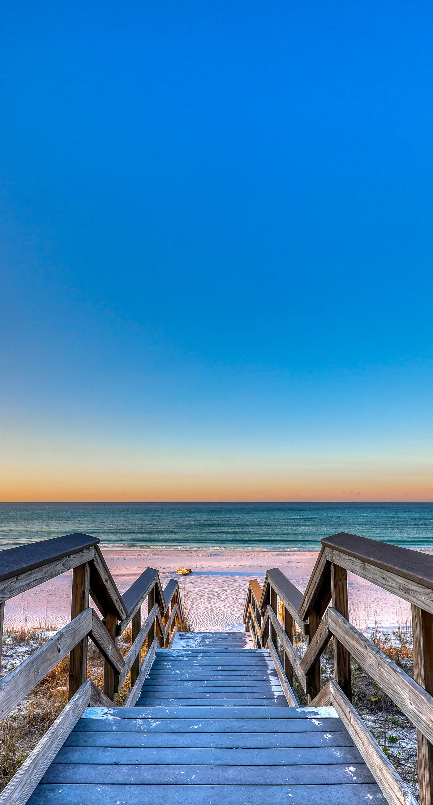 Fifth-floor condo with furnished balcony, beach access & views, shared pool & gym