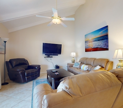 Lakefront condo with on-site golf, pool access, tennis, gym, & balcony