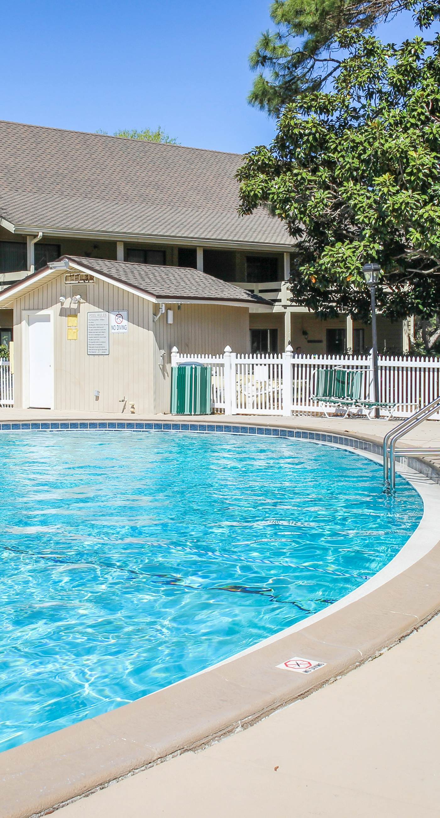 Lakefront condo with on-site golf, pool access, tennis, gym, & balcony